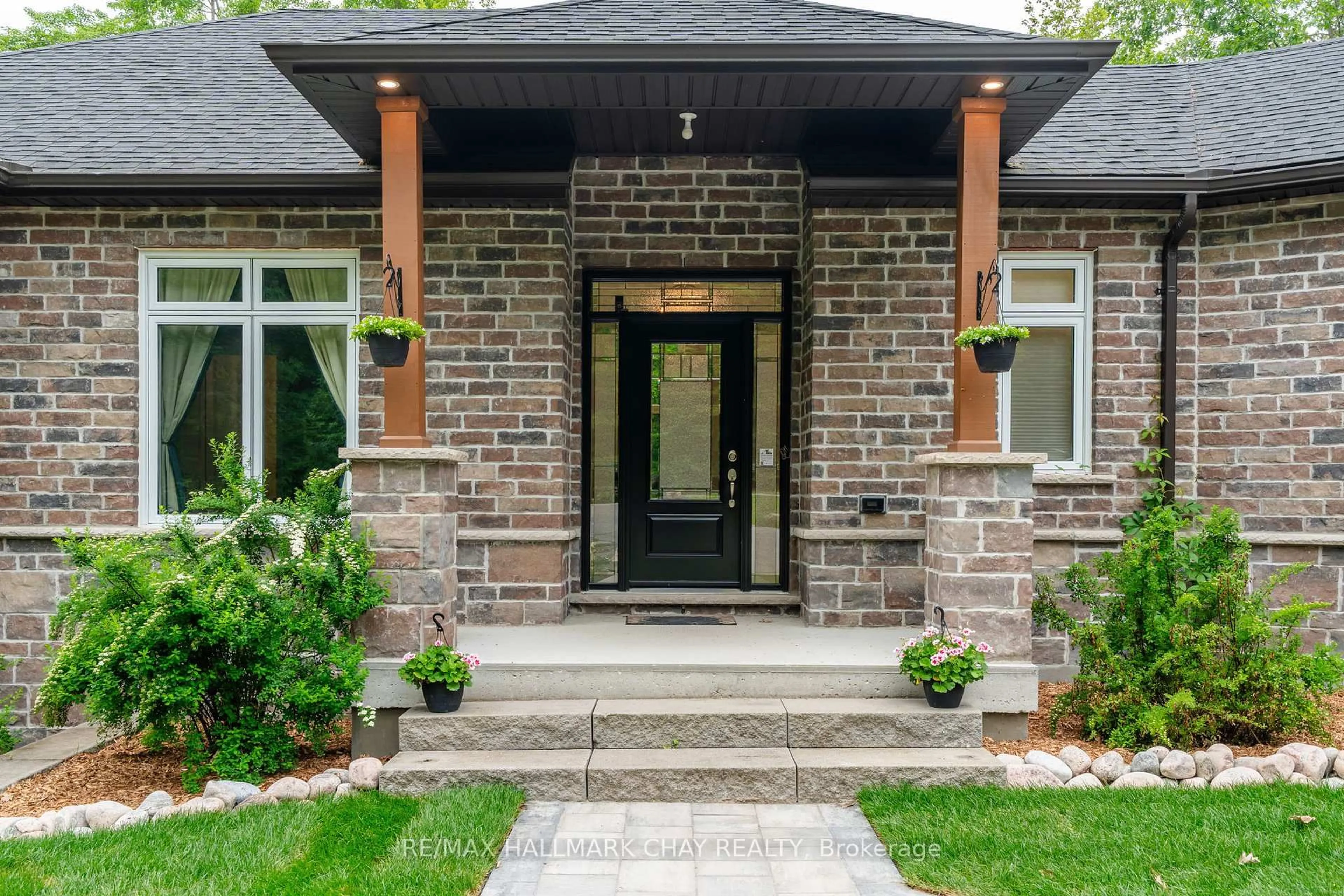 Home with brick exterior material, street for 2 Timberland Crt, Tiny Ontario L9M 0M3