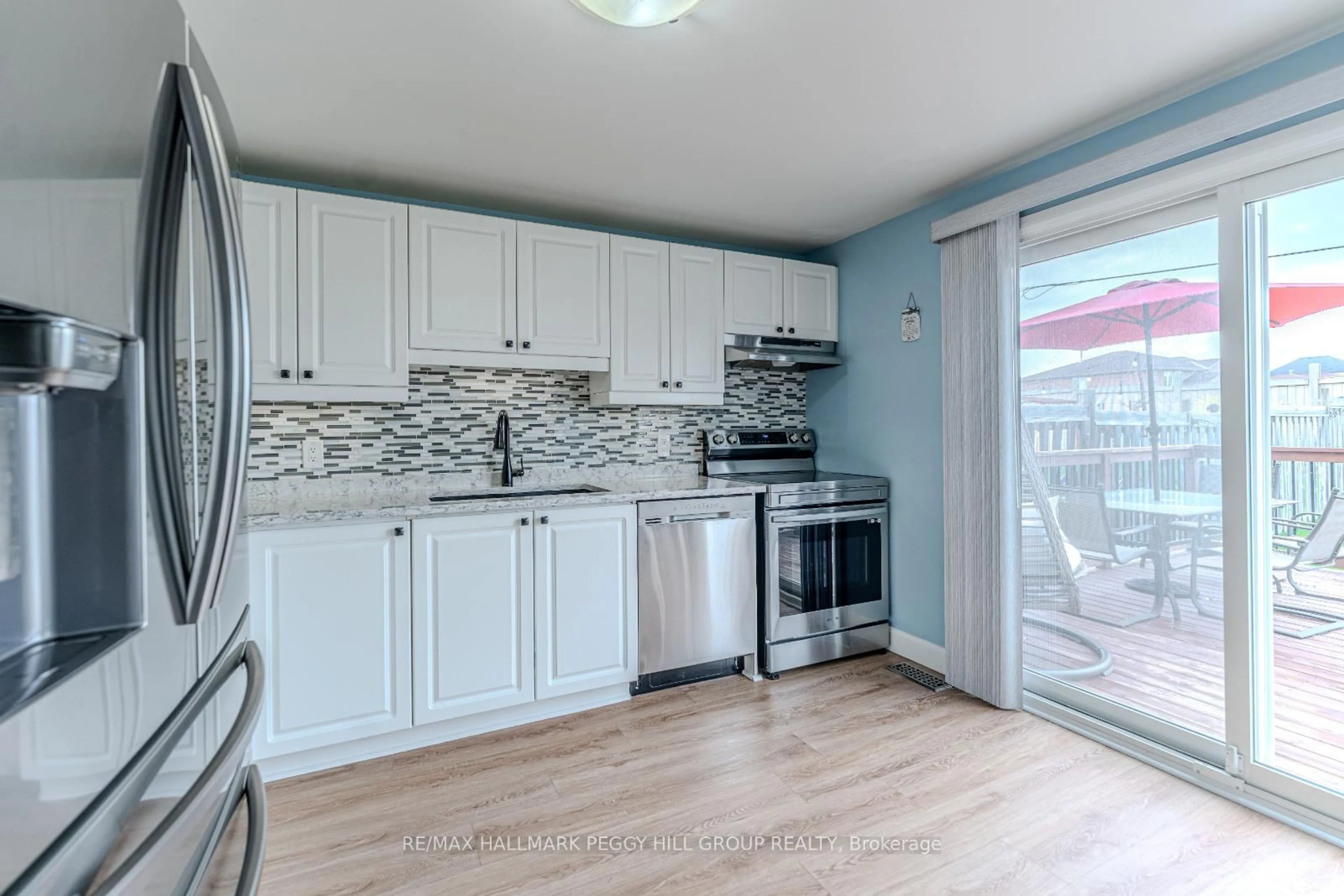 Open concept kitchen, unknown for 147 Nathan Cres, Barrie Ontario L4N 0S5