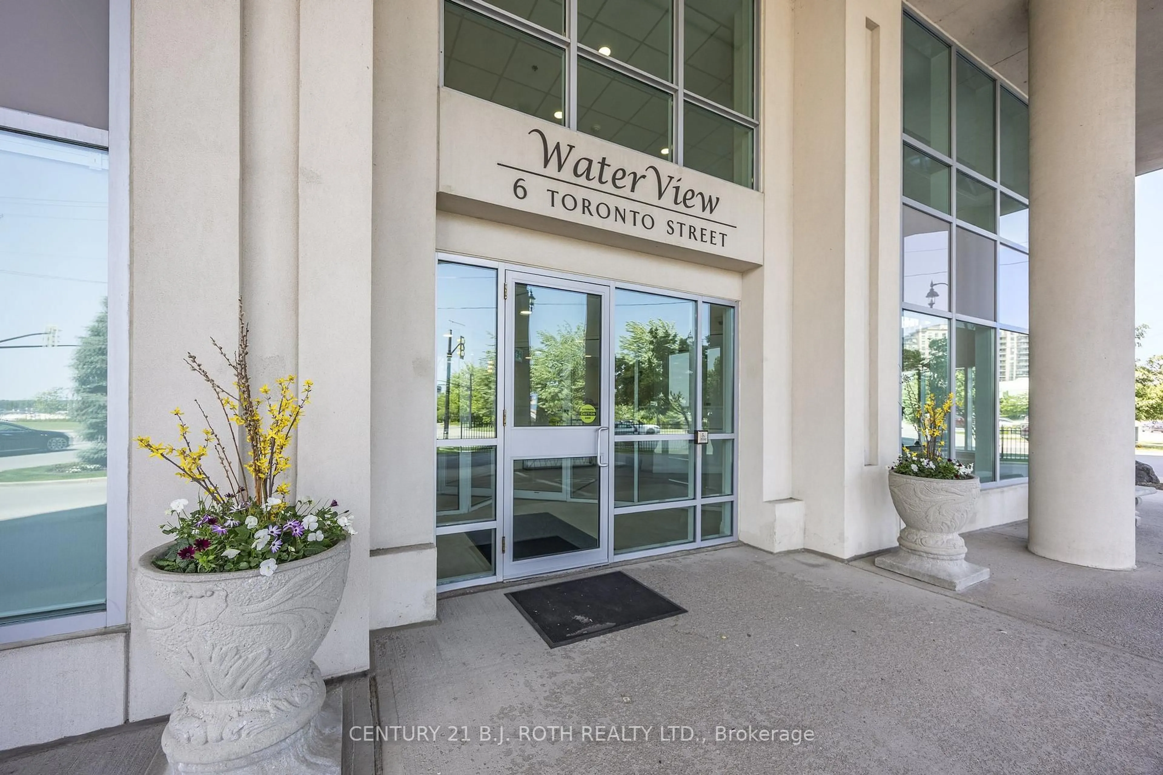 Indoor foyer for 6 Toronto St #803, Barrie Ontario L4N 9R2