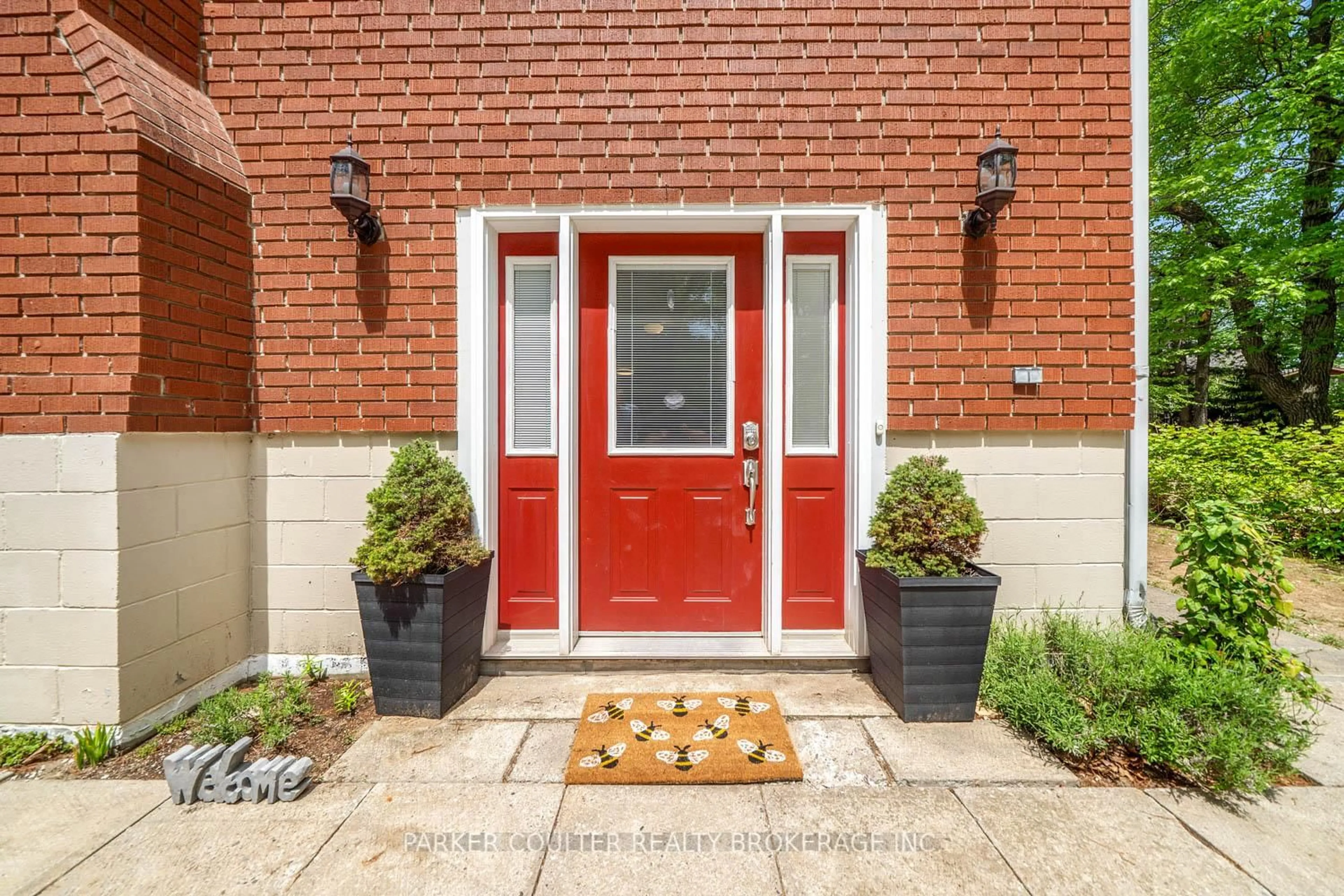 Home with brick exterior material, street for 1944 River Rd, Wasaga Beach Ontario L9Z 2W2