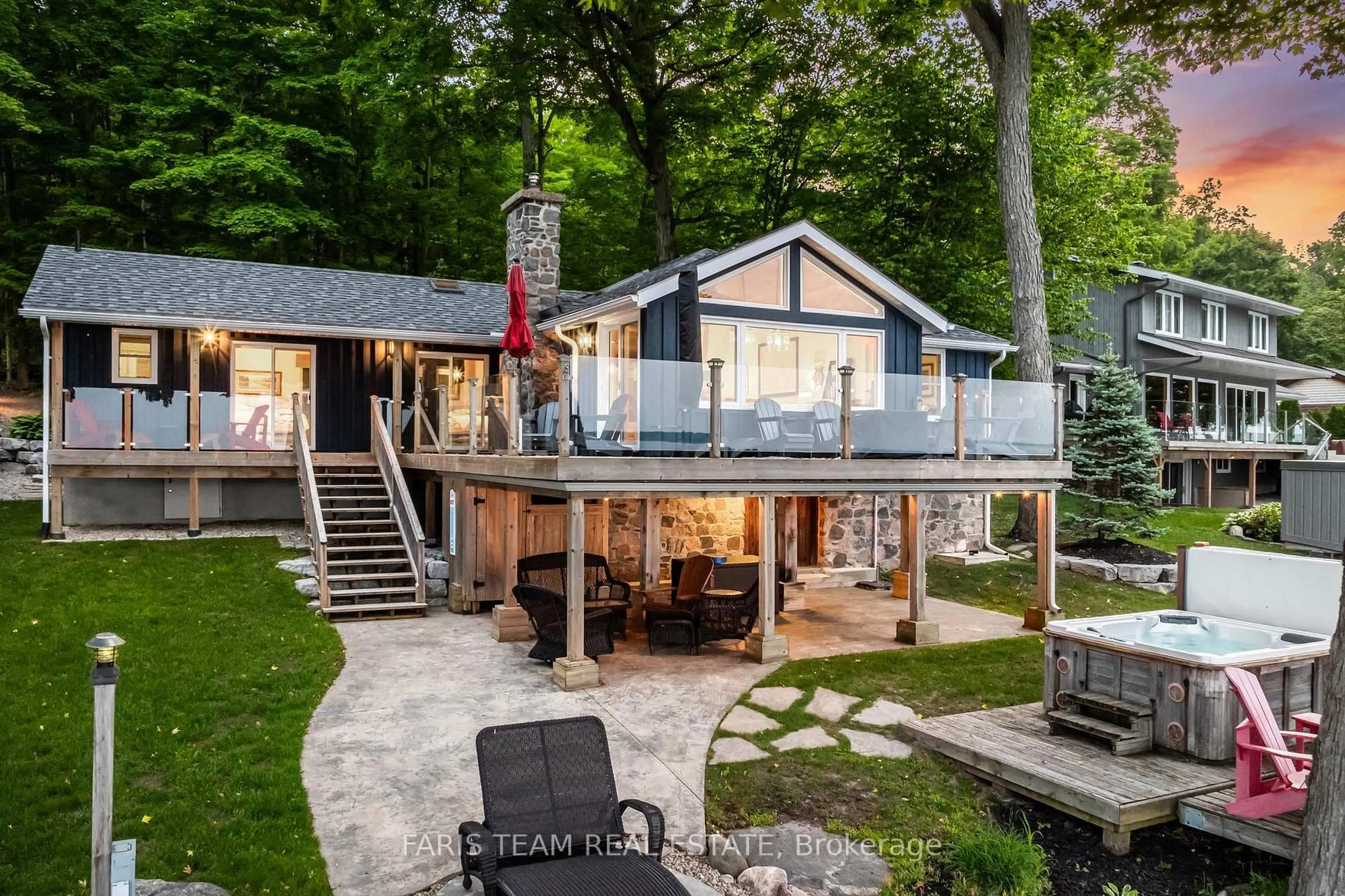Home with vinyl exterior material, water/lake/river/ocean view for 101 McArthur Dr, Penetanguishene Ontario L9M 1X3