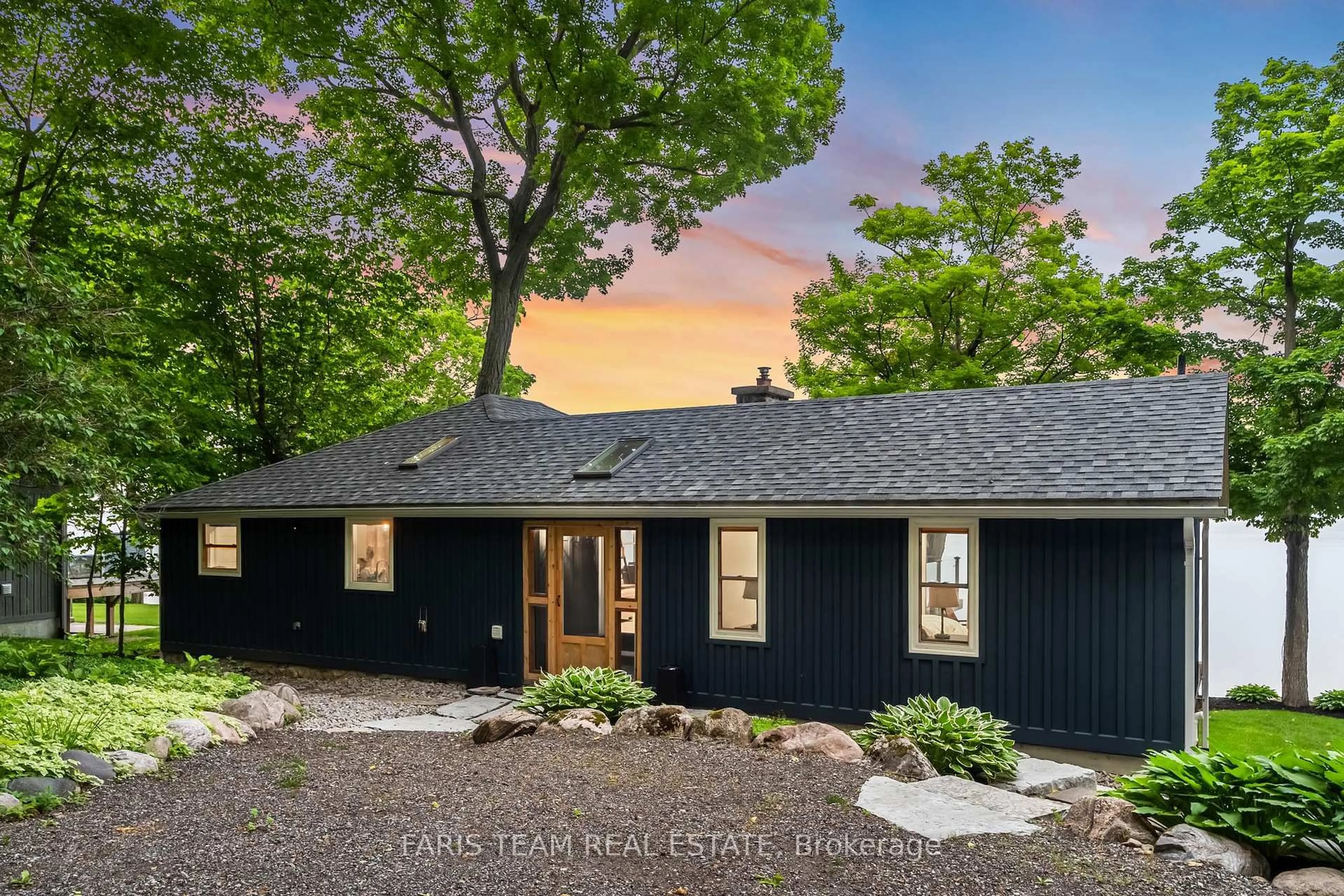Home with vinyl exterior material, unknown for 101 McArthur Dr, Penetanguishene Ontario L9M 1X3