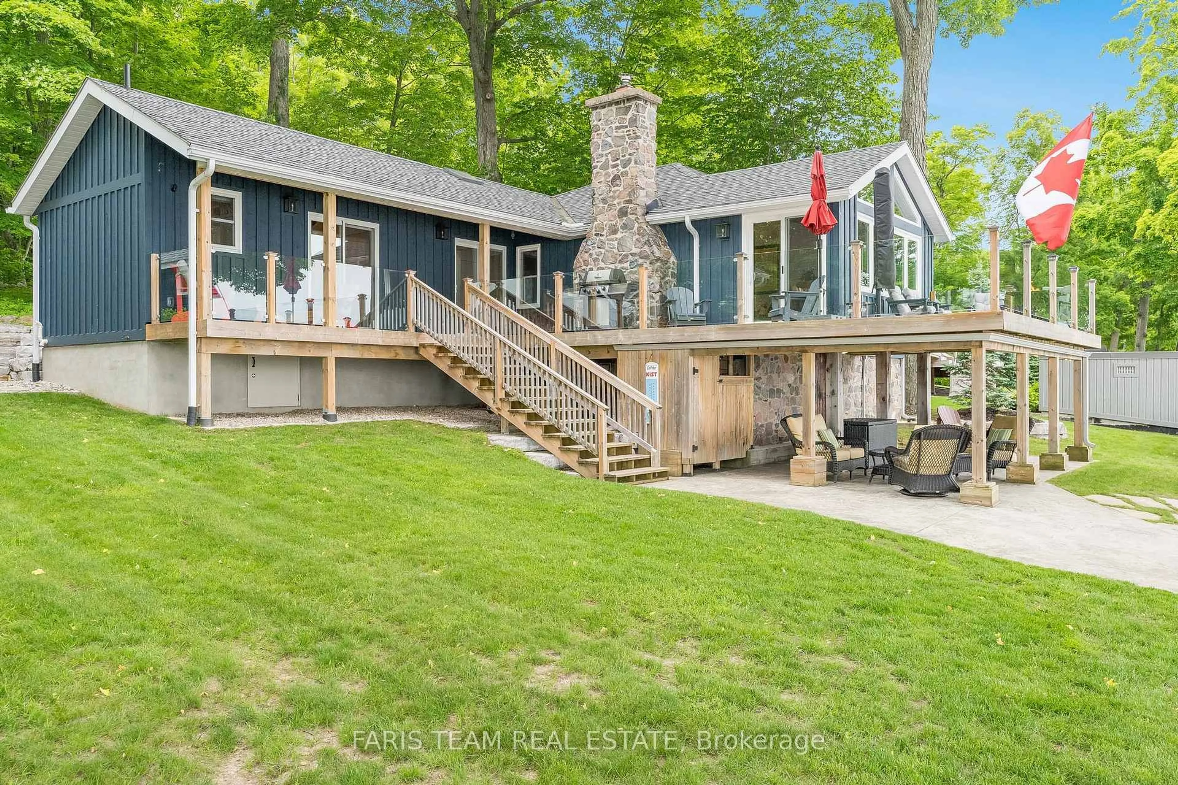 A pic from outside/outdoor area/front of a property/back of a property/a pic from drone, water/lake/river/ocean view for 101 McArthur Dr, Penetanguishene Ontario L9M 1X3