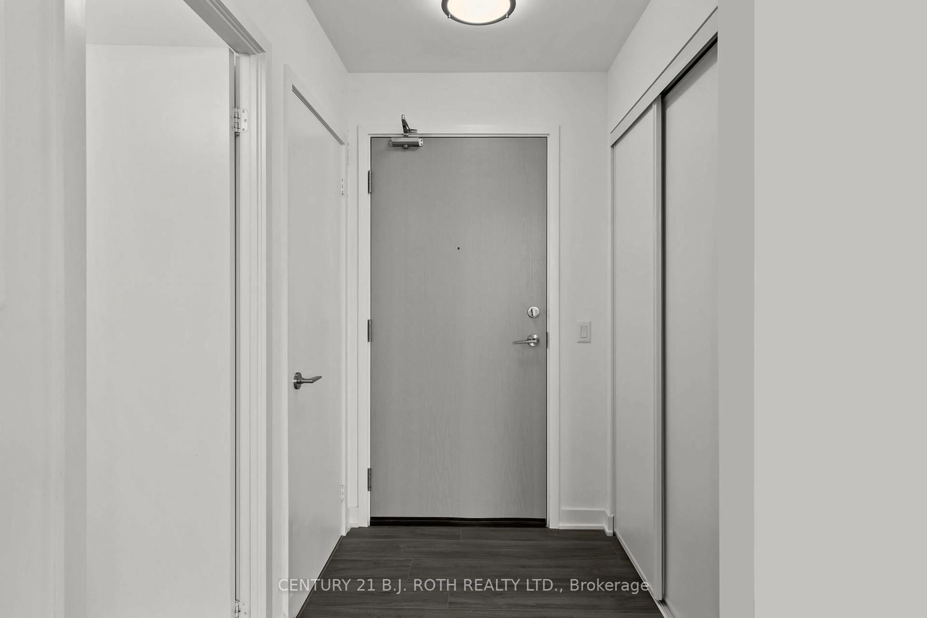 Indoor entryway for PH 681 YONGE St #720, Barrie Ontario L9J 0K1
