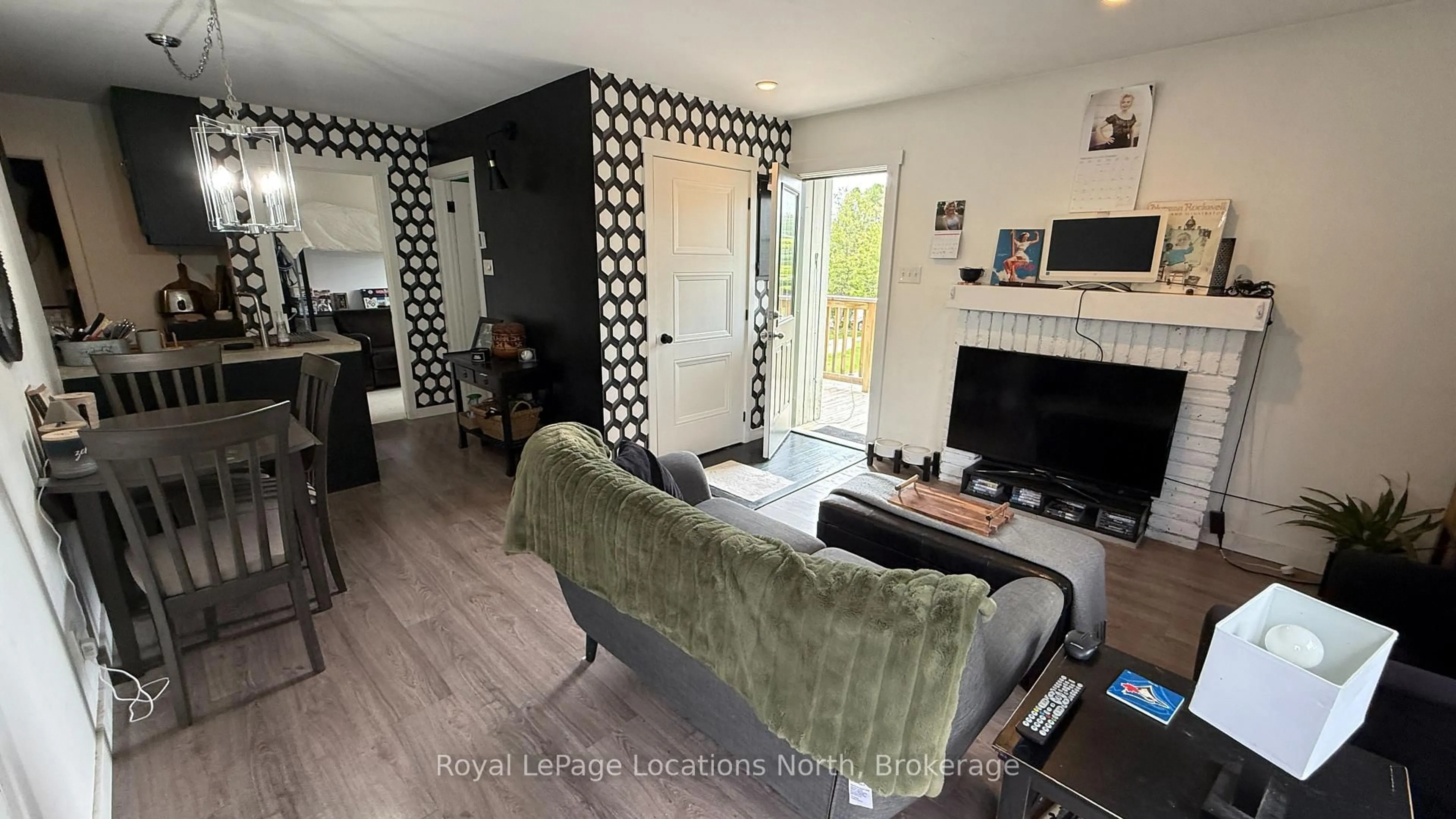 Living room with furniture, unknown for 19 Dawson Dr #43, Collingwood Ontario L9Y 5B4