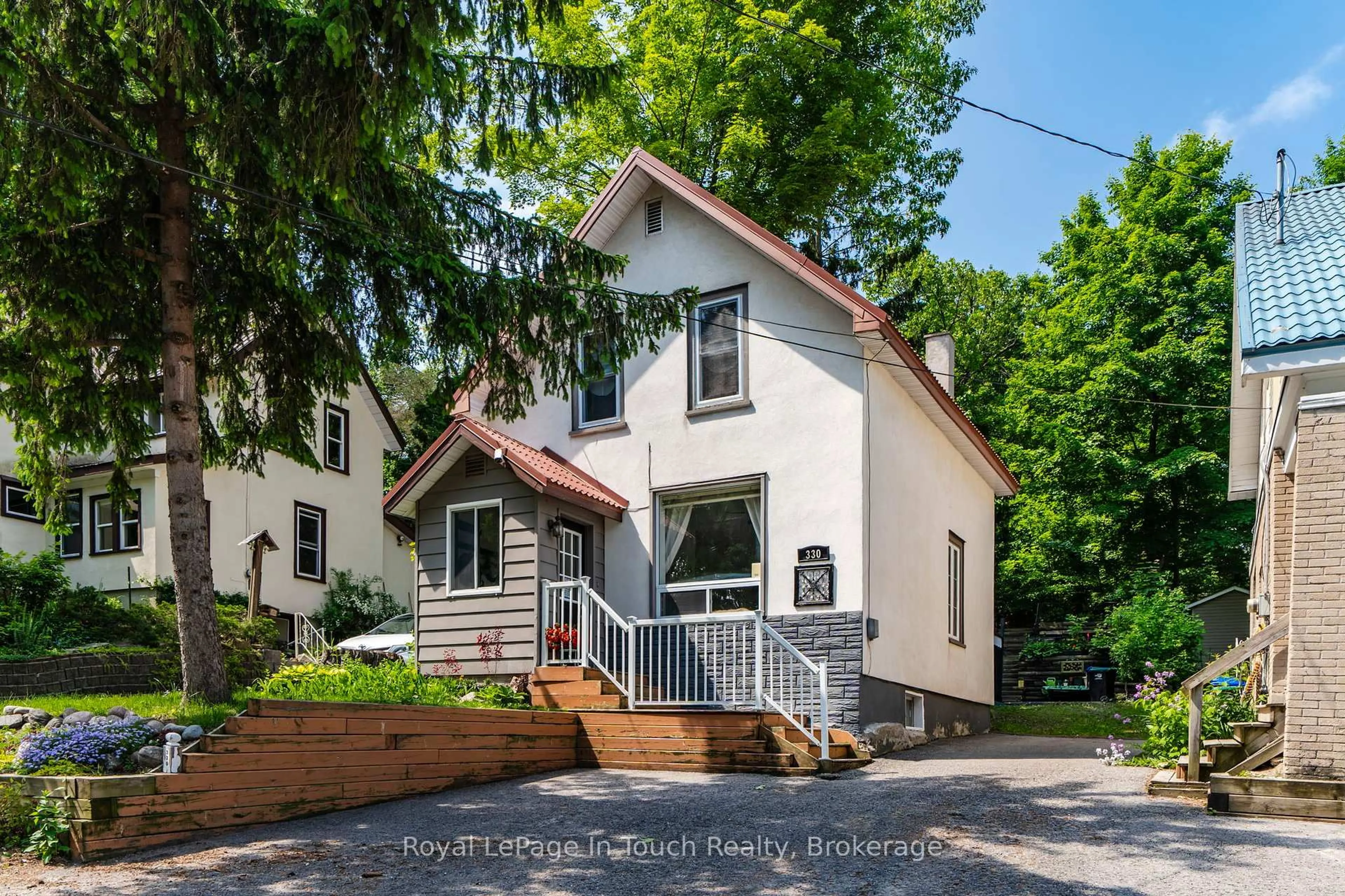 Home with vinyl exterior material, street for 330 Third St, Midland Ontario L4R 3S7