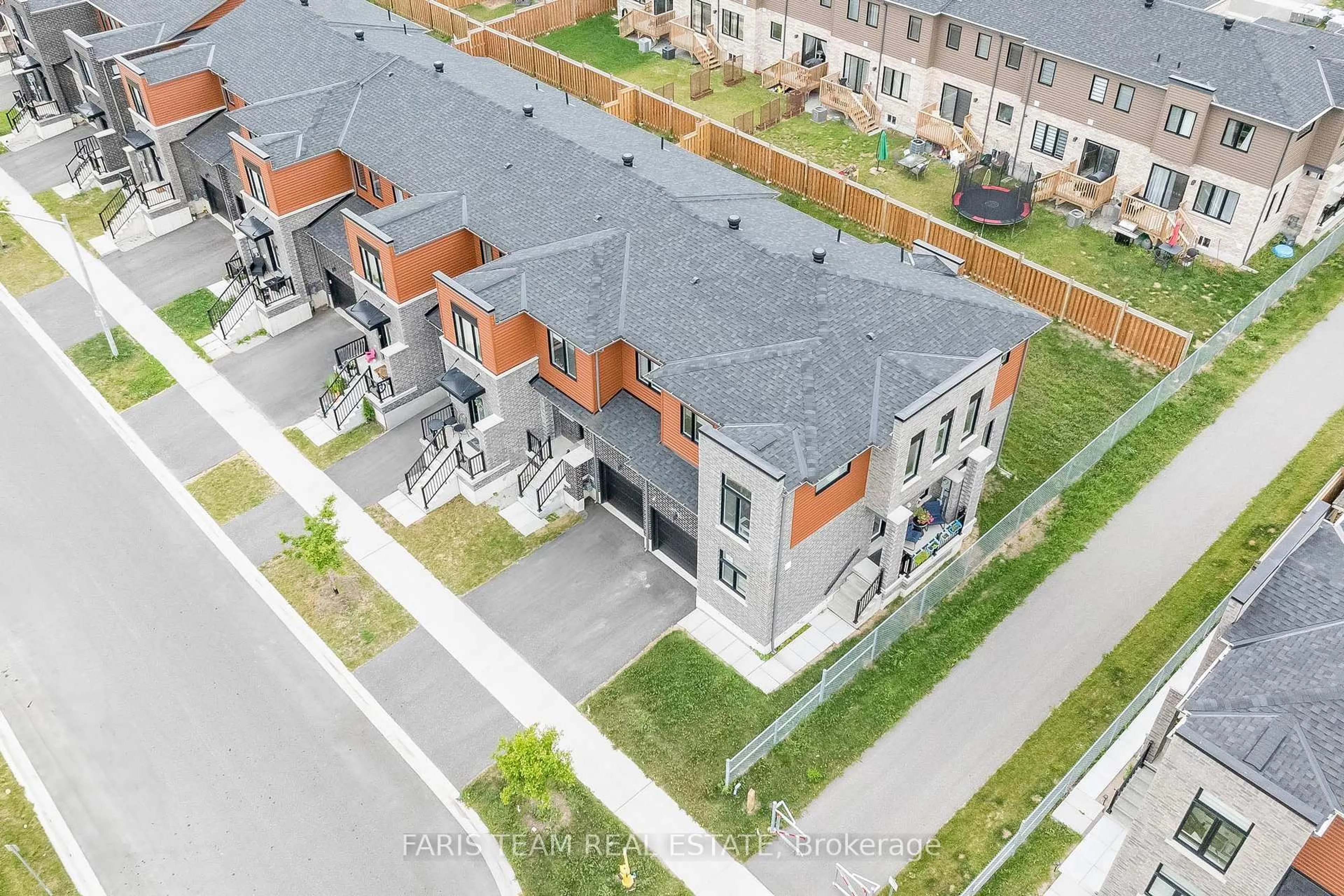 A pic from outside/outdoor area/front of a property/back of a property/a pic from drone, street for 97 Gateland Dr, Barrie Ontario L9J 0N2