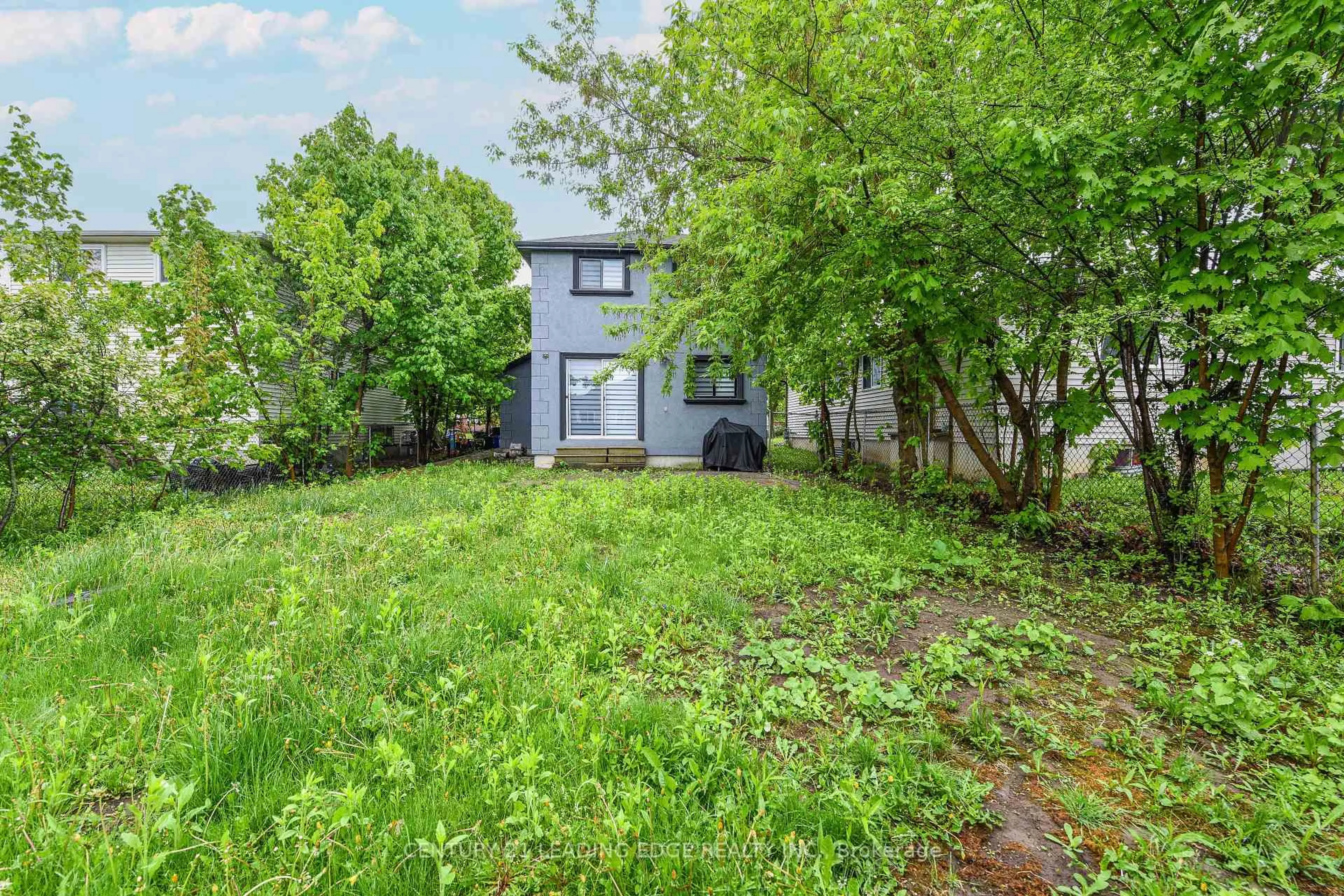 A pic from outside/outdoor area/front of a property/back of a property/a pic from drone, street for 169 Hickling Tr, Barrie Ontario L4M 5V1