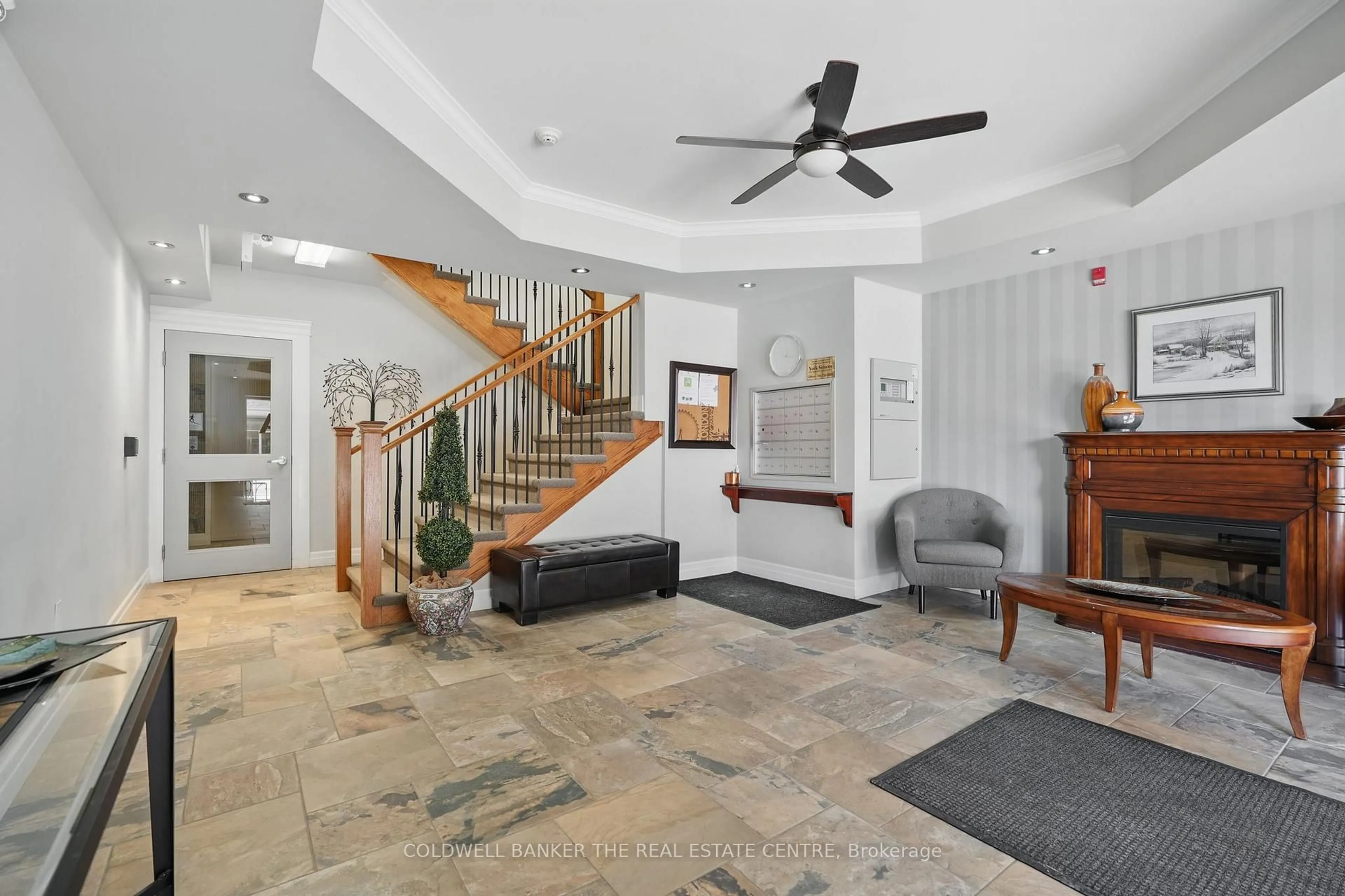 Indoor foyer for 19a Yonge St #305, Springwater Ontario L0L 1P0