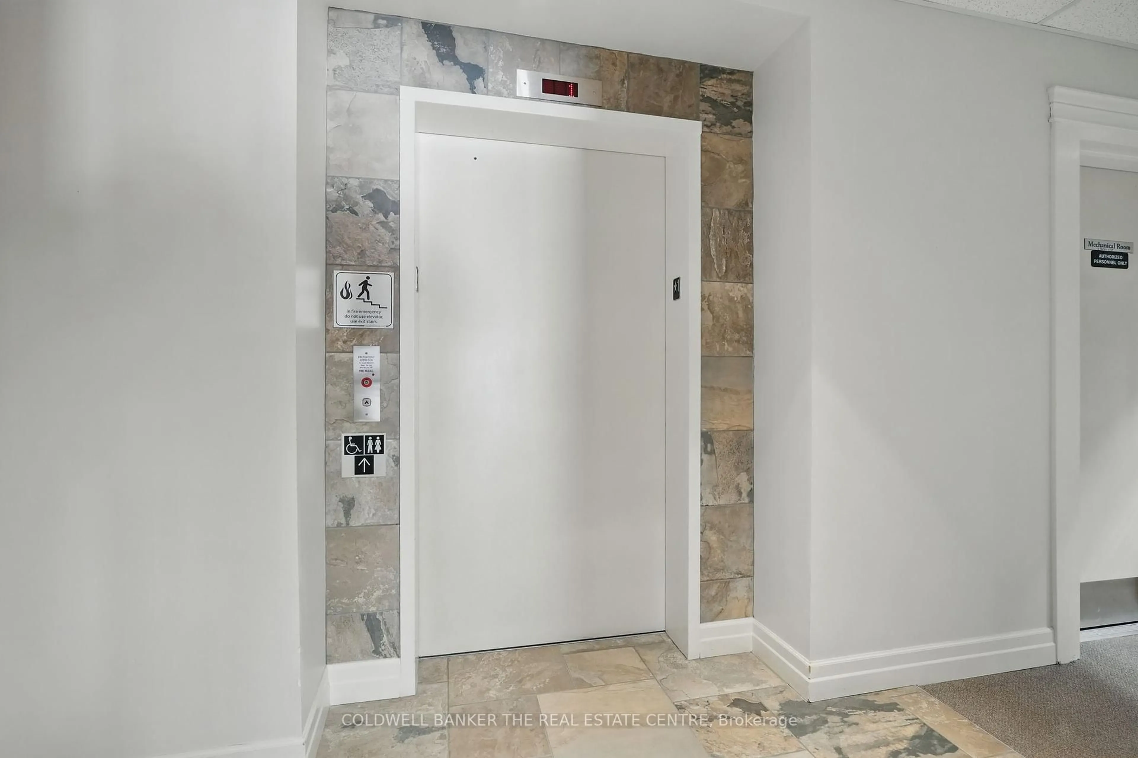 Indoor entryway for 19a Yonge St #305, Springwater Ontario L0L 1P0