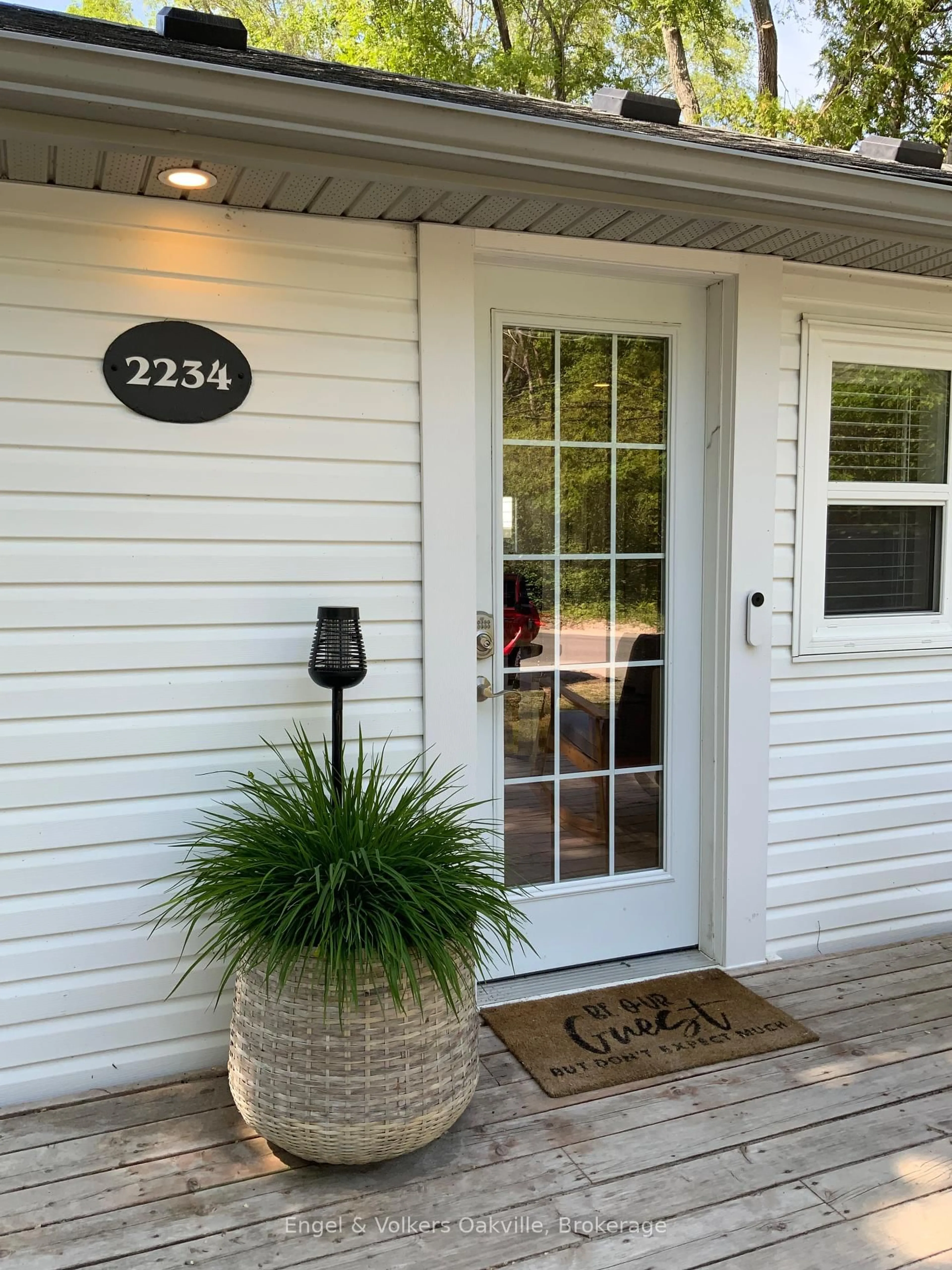 Indoor entryway for 2234 Tiny Beaches  Rd, Tiny Ontario L0L 1P1