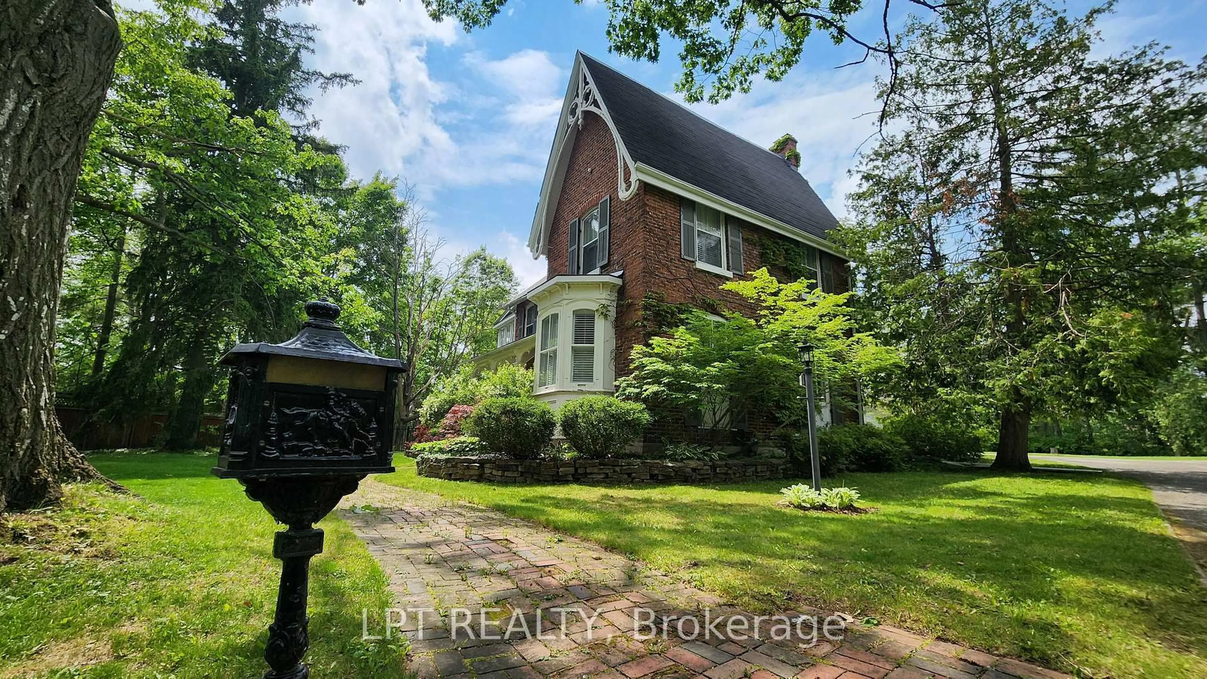 Home with brick exterior material, street for 126 Letitia St, Barrie Ontario L4N 1P5