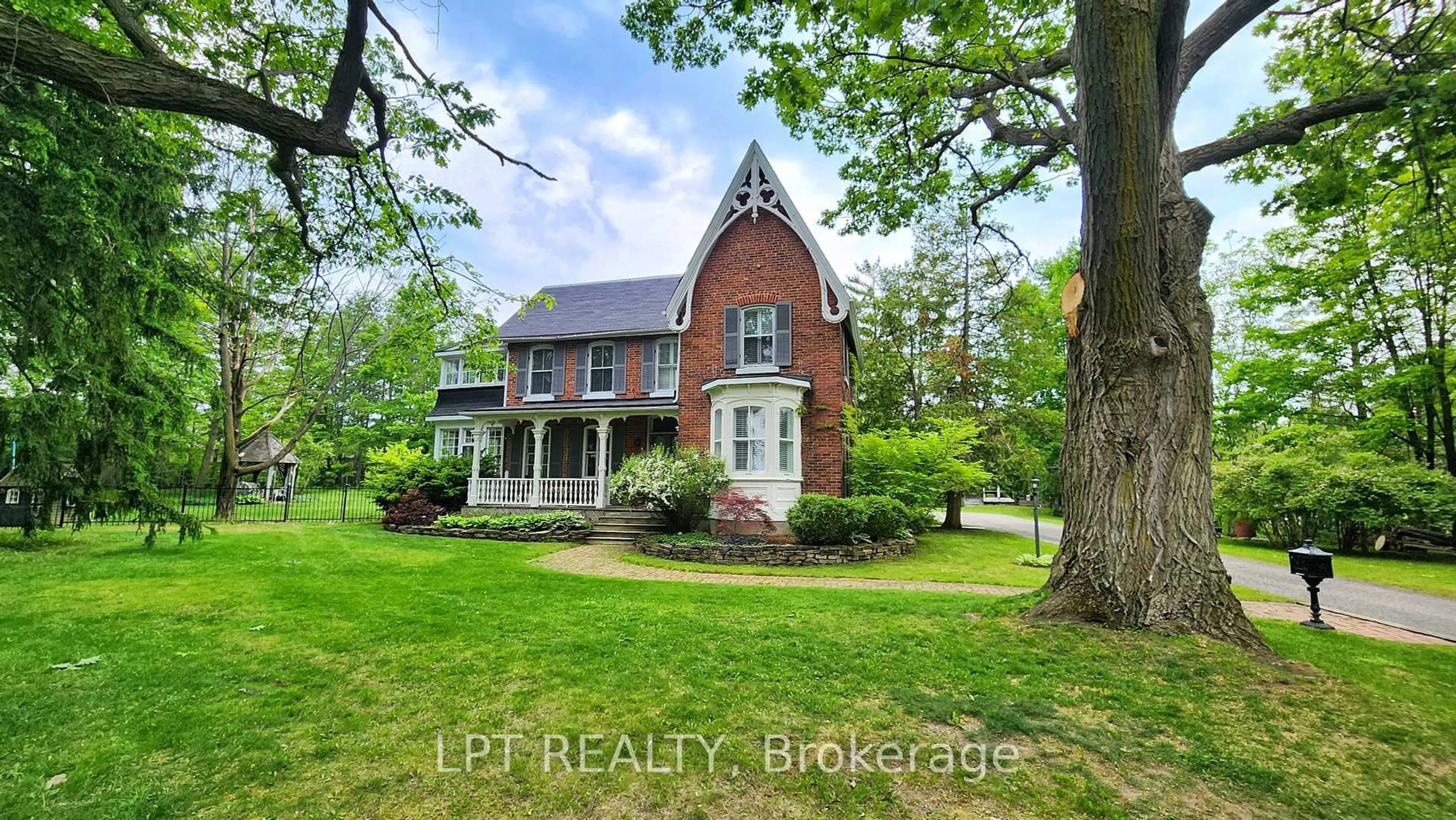 Home with brick exterior material, street for 126 Letitia St, Barrie Ontario L4N 1P5