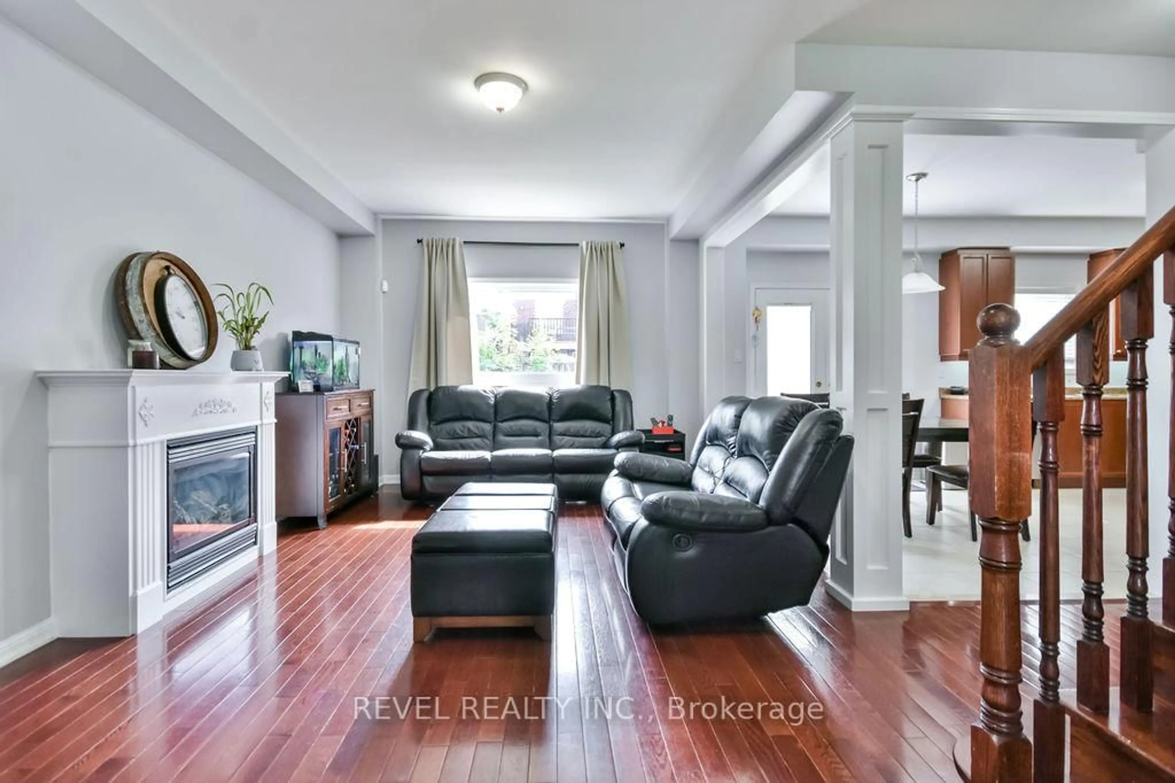 Living room with furniture, unknown for 27 Orleans Ave, Barrie Ontario L4M 0B6