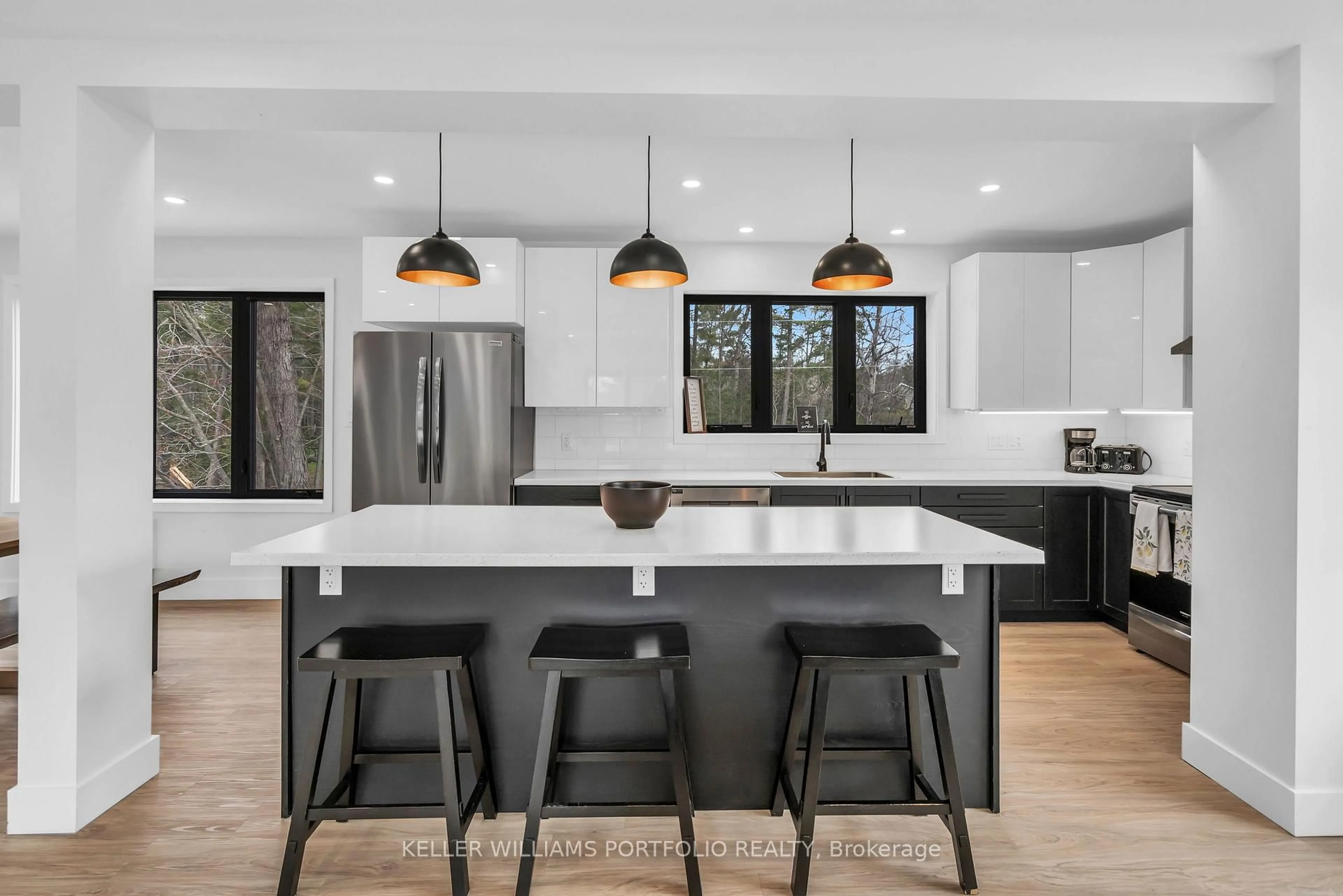 Open concept kitchen, unknown for 2 Grosvenor Dr, Tiny Ontario L9M 0J2