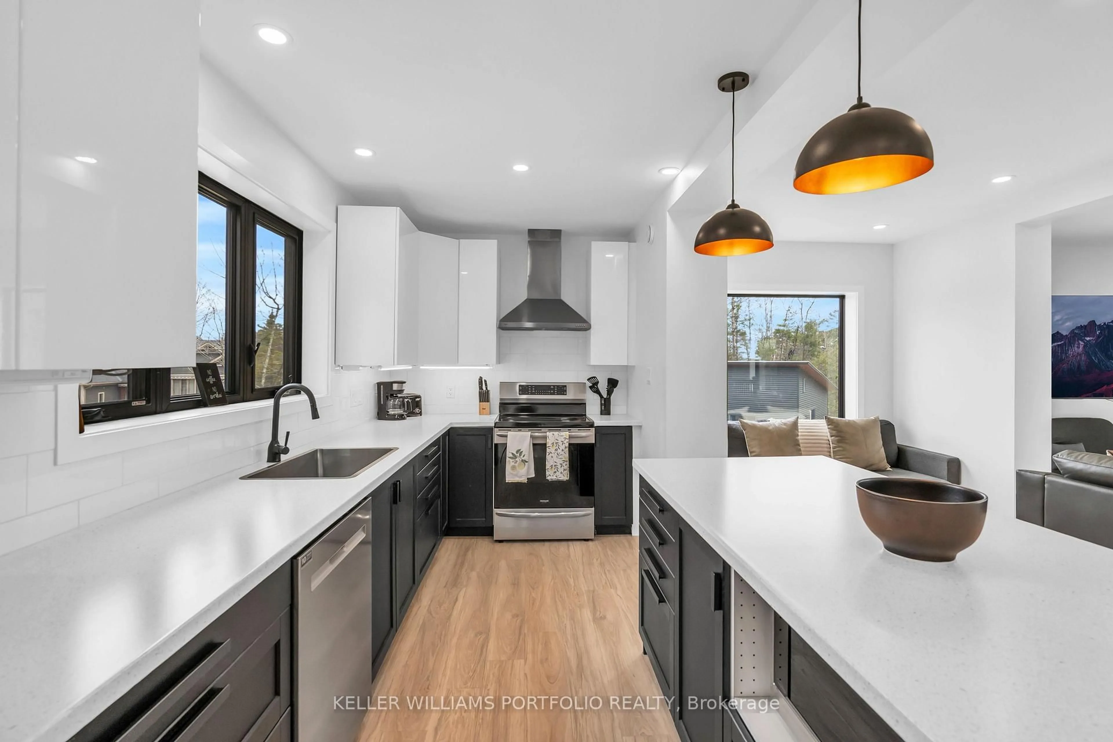 Open concept kitchen, unknown for 2 Grosvenor Dr, Tiny Ontario L9M 0J2