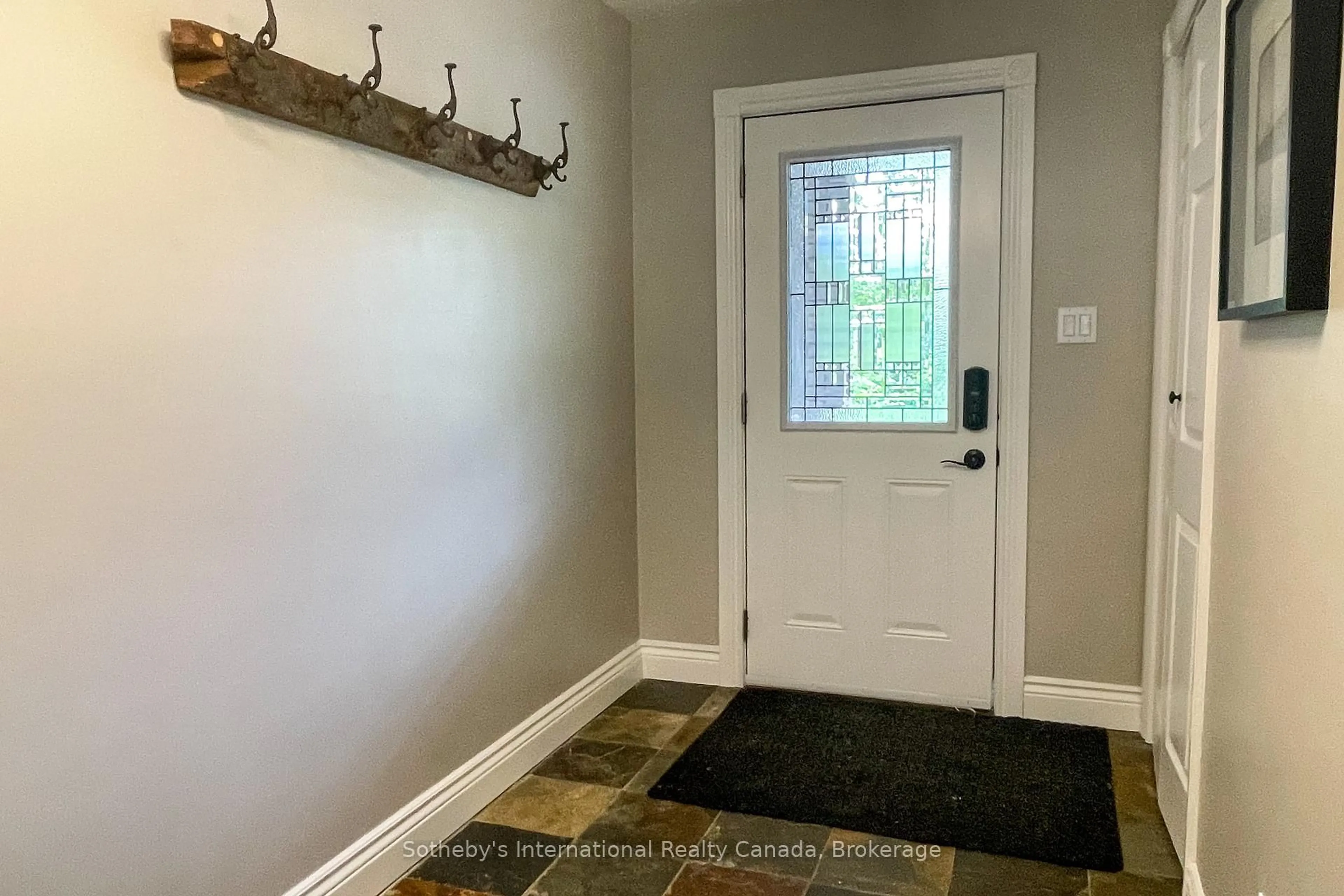 Indoor entryway for 79 Caroline St, Clearview Ontario L0M 1G0