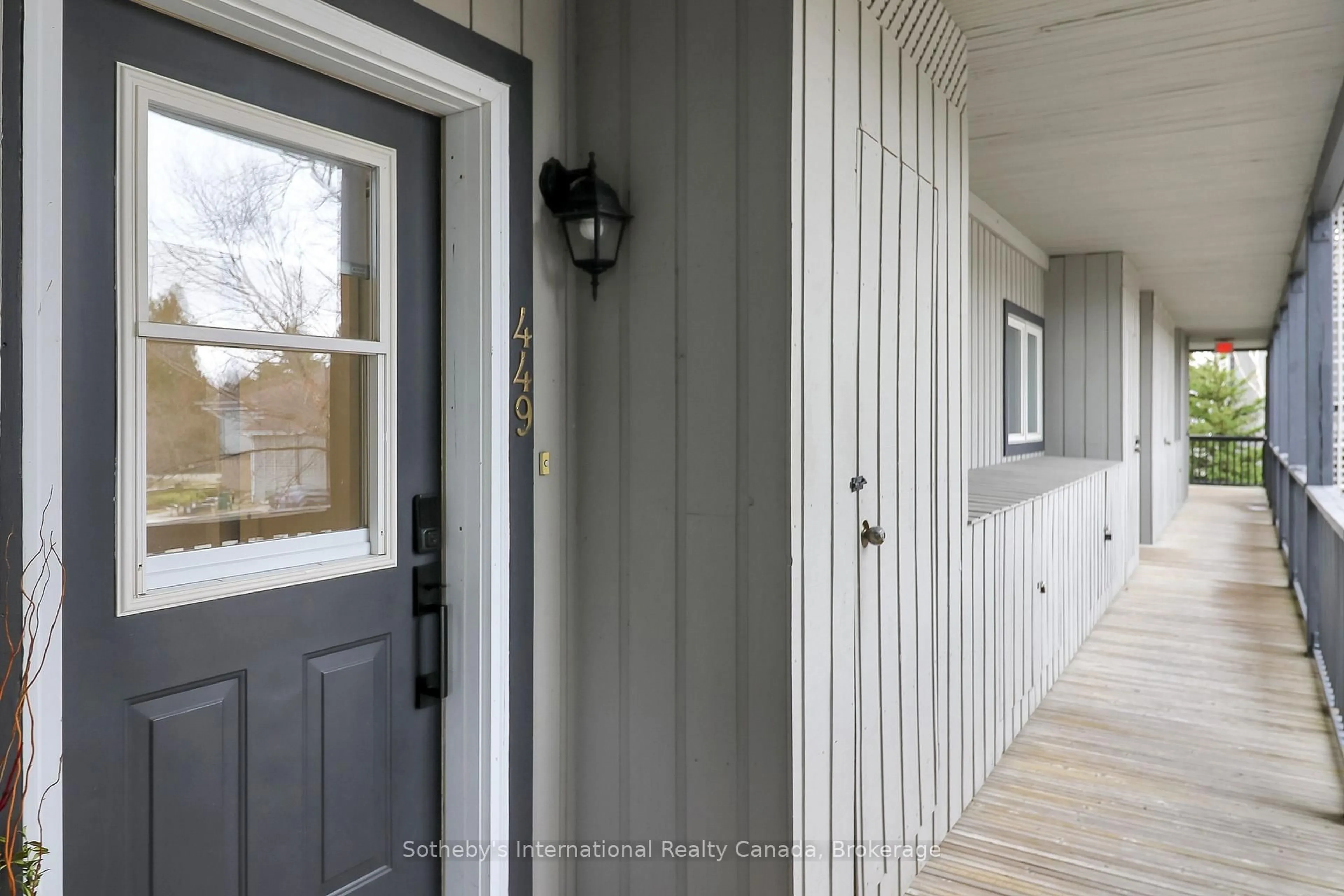 Indoor entryway for 449 Mariners Way, Collingwood Ontario L9Y 5C7