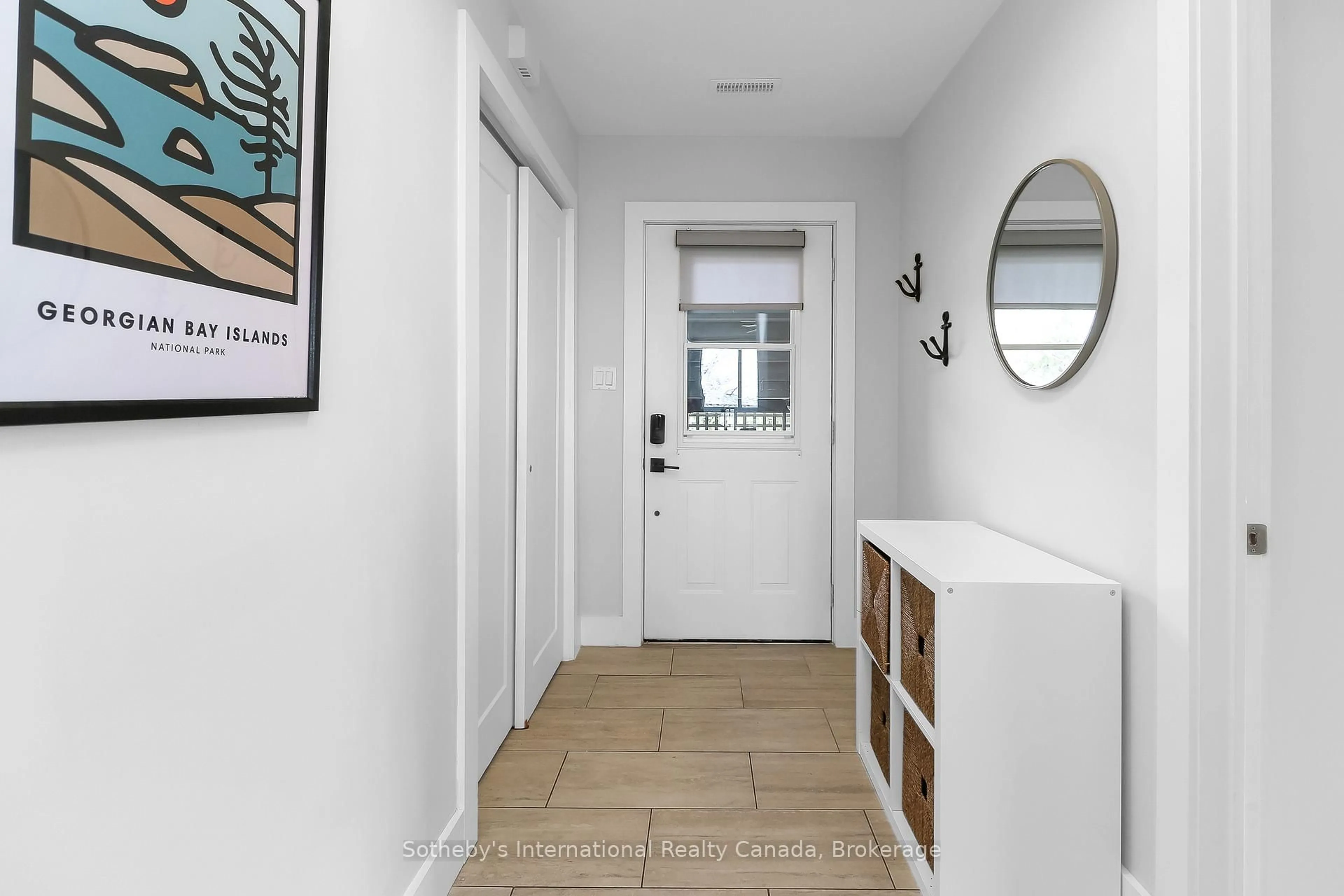 Indoor entryway for 449 Mariners Way, Collingwood Ontario L9Y 5C7