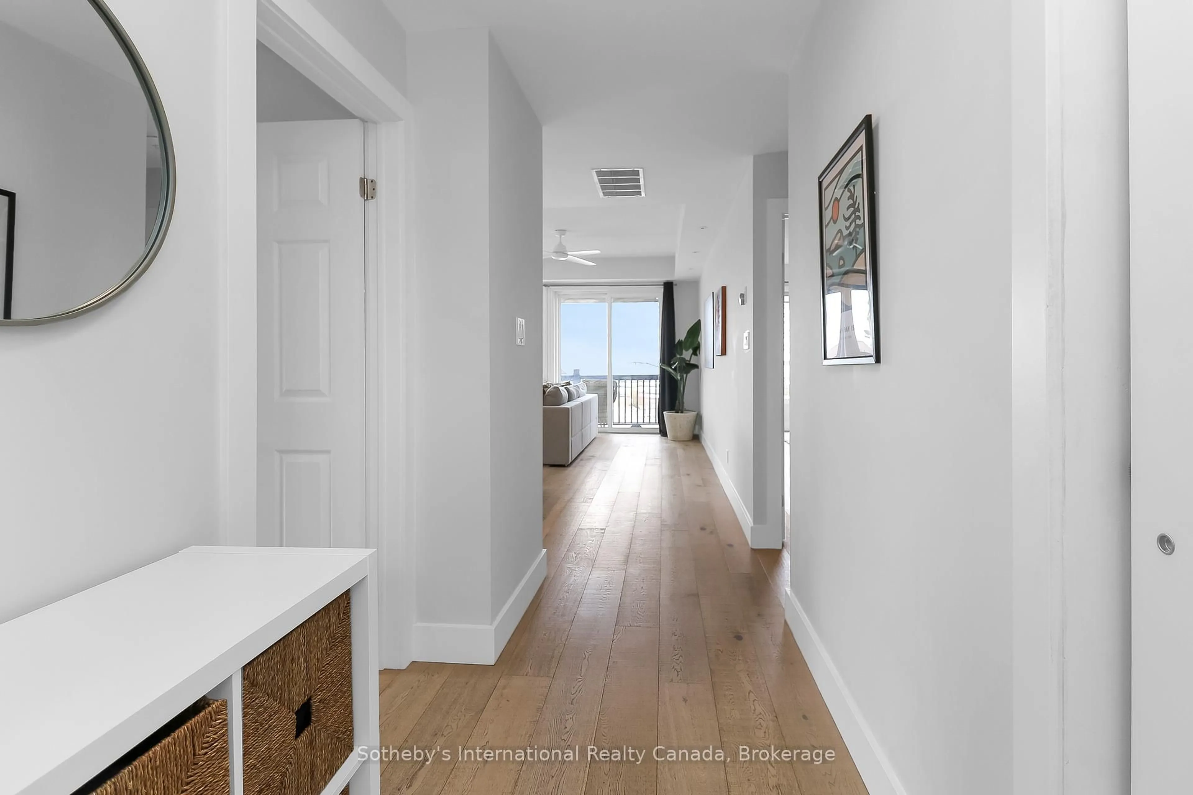 Indoor entryway for 449 Mariners Way, Collingwood Ontario L9Y 5C7