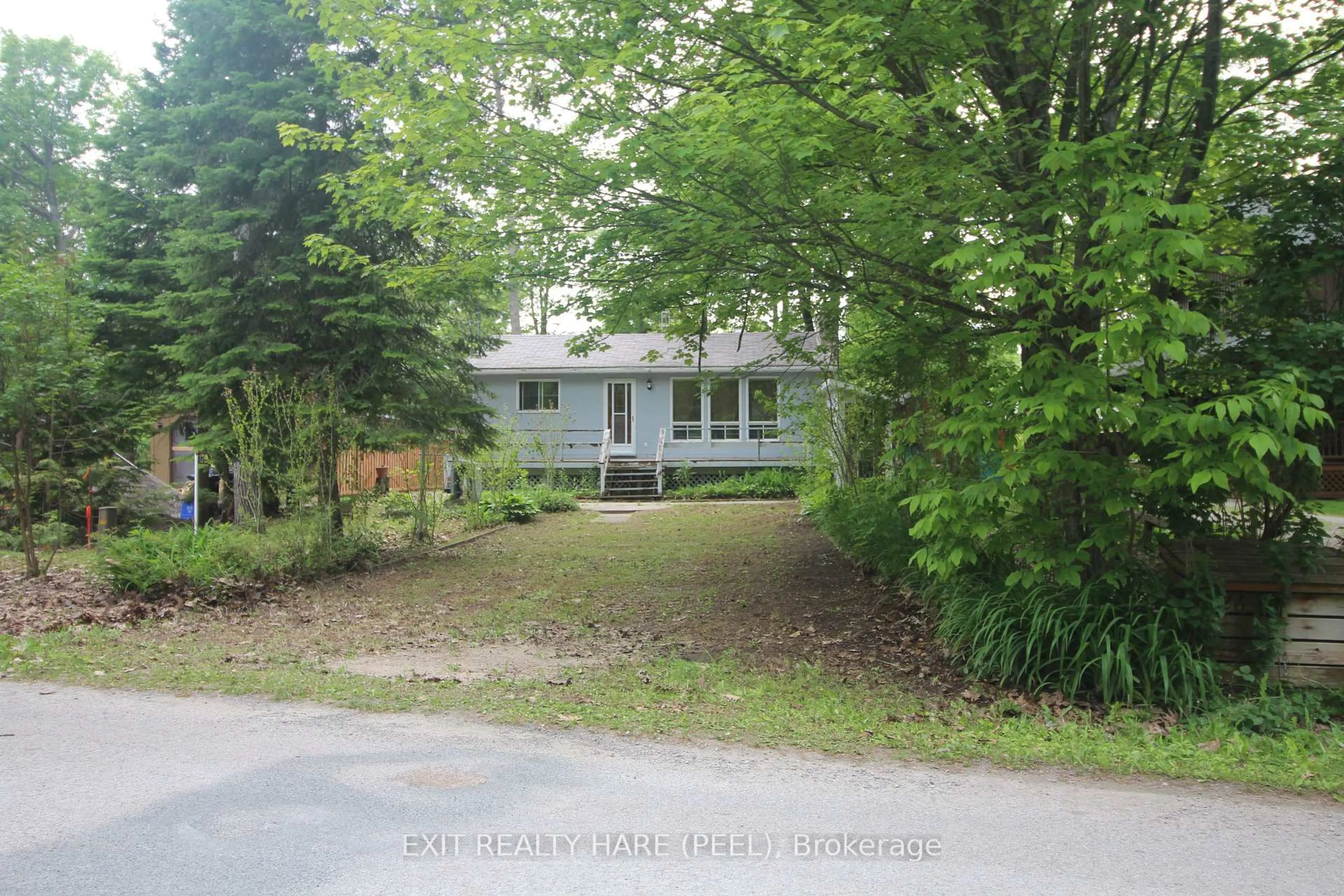 A pic from outside/outdoor area/front of a property/back of a property/a pic from drone, street for 126 Woodward Dr, Tiny Ontario L0L 2J0