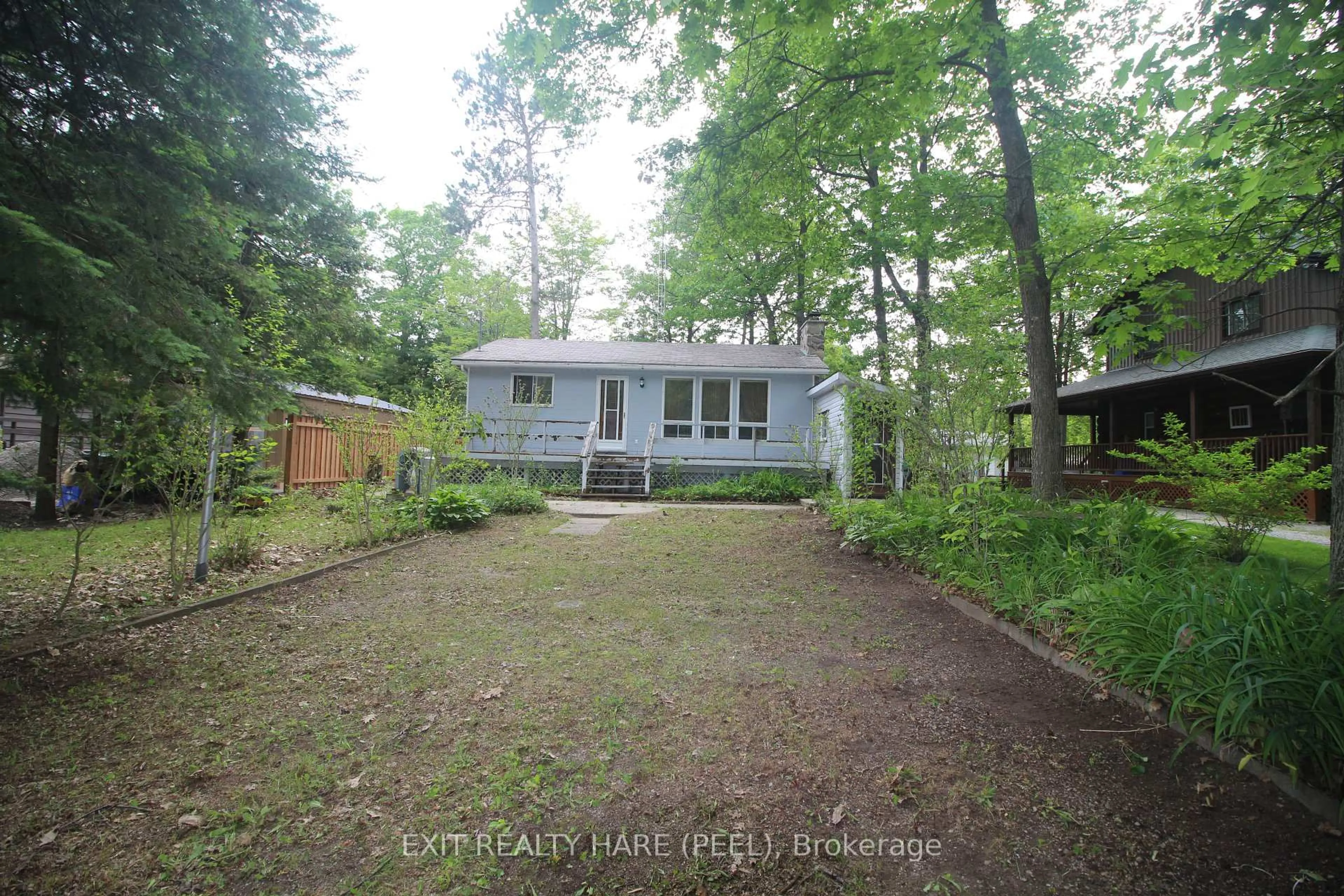 A pic from outside/outdoor area/front of a property/back of a property/a pic from drone, unknown for 126 Woodward Dr, Tiny Ontario L0L 2J0