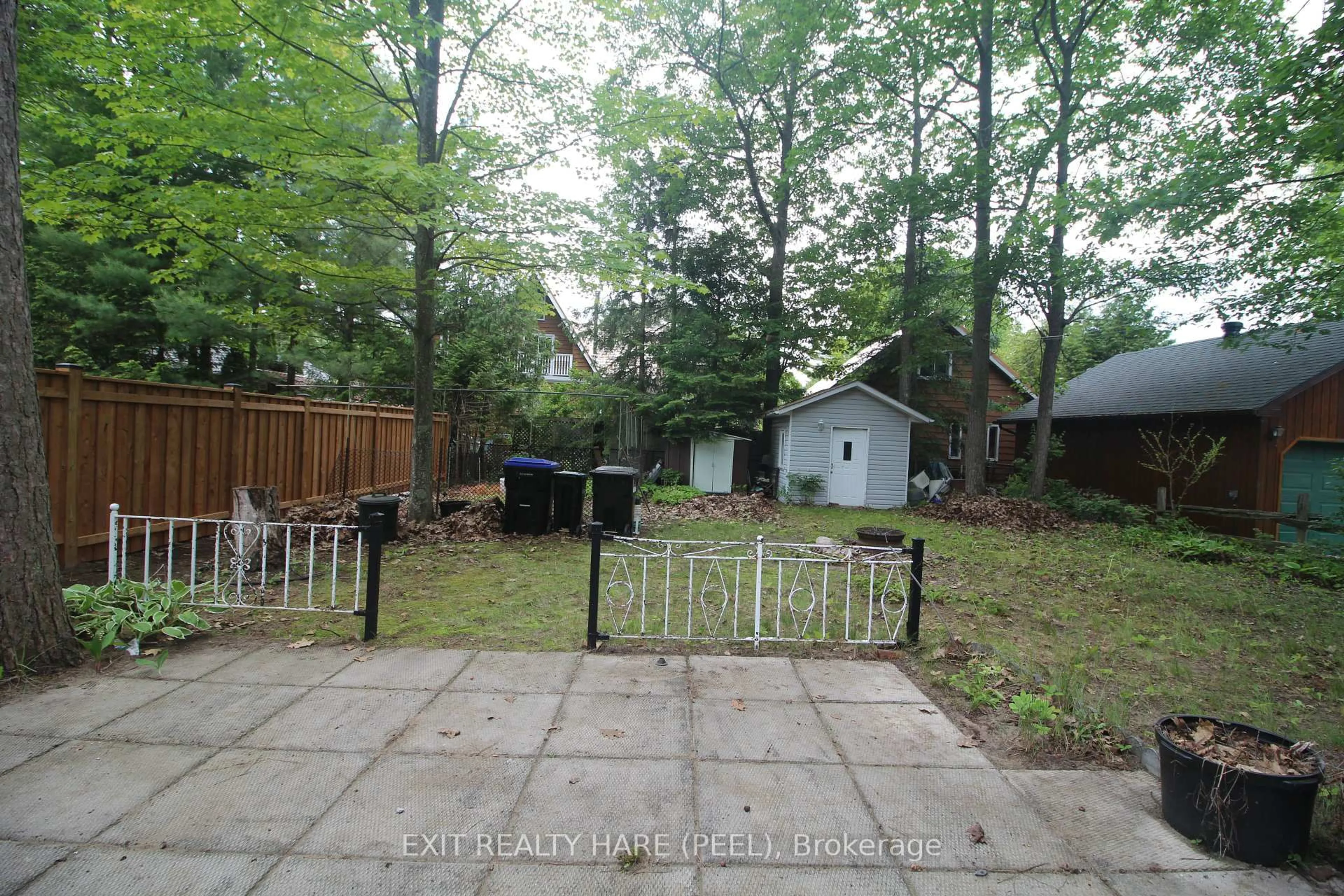 Patio, street for 126 Woodward Dr, Tiny Ontario L0L 2J0