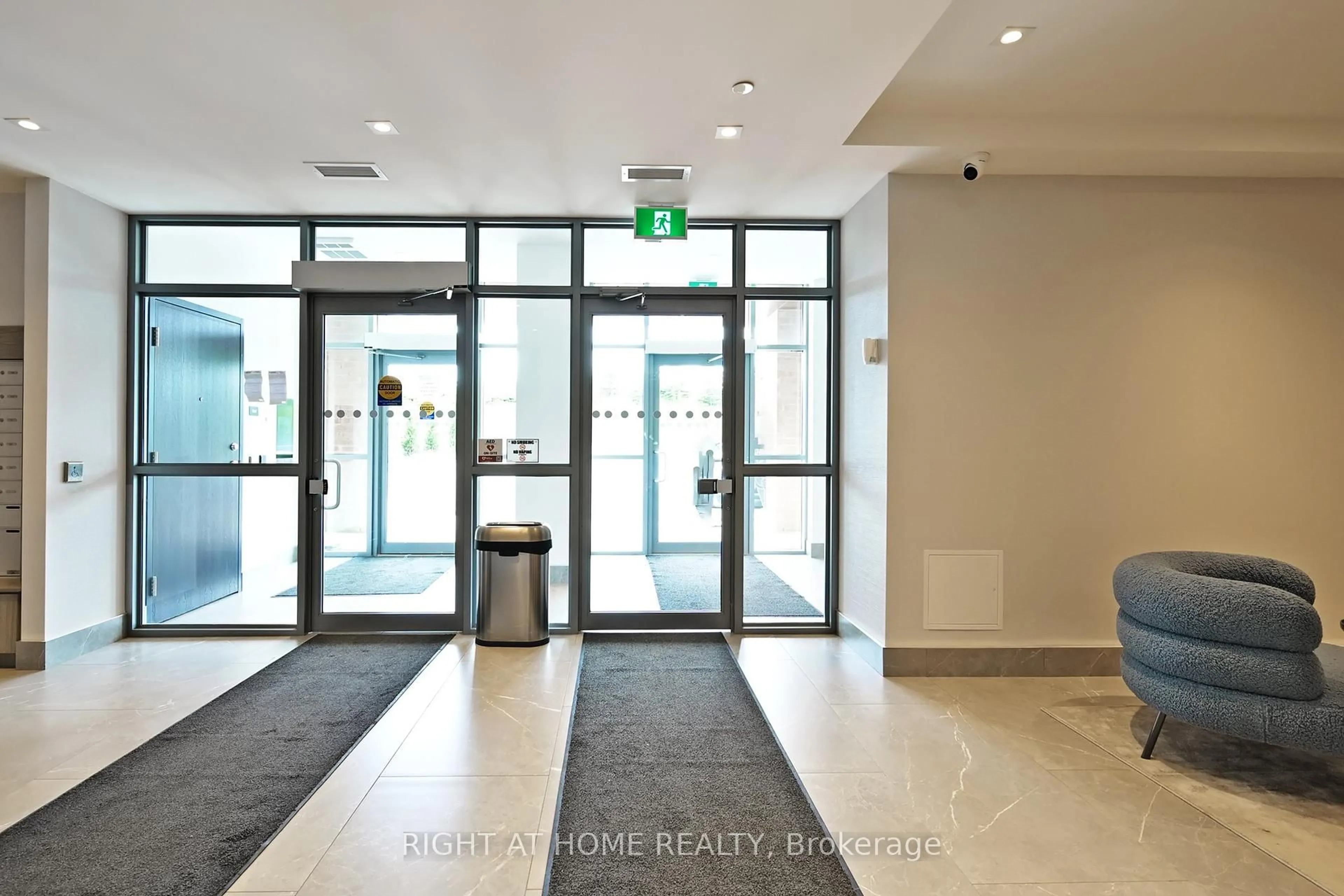 Indoor foyer for 56 Lakeside Terr #314, Barrie Ontario L4M 7B9