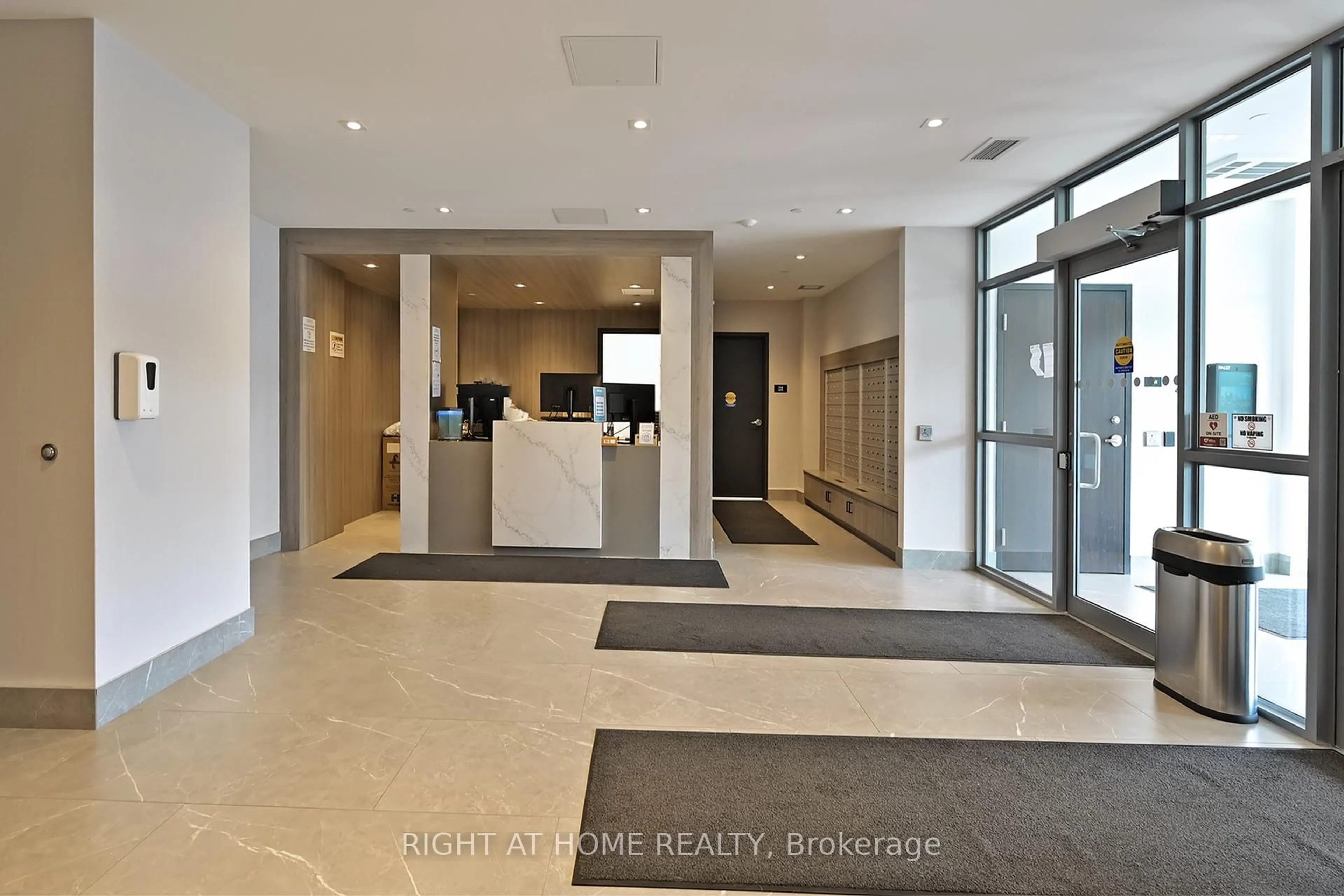 Indoor foyer for 56 Lakeside Terr #314, Barrie Ontario L4M 7B9