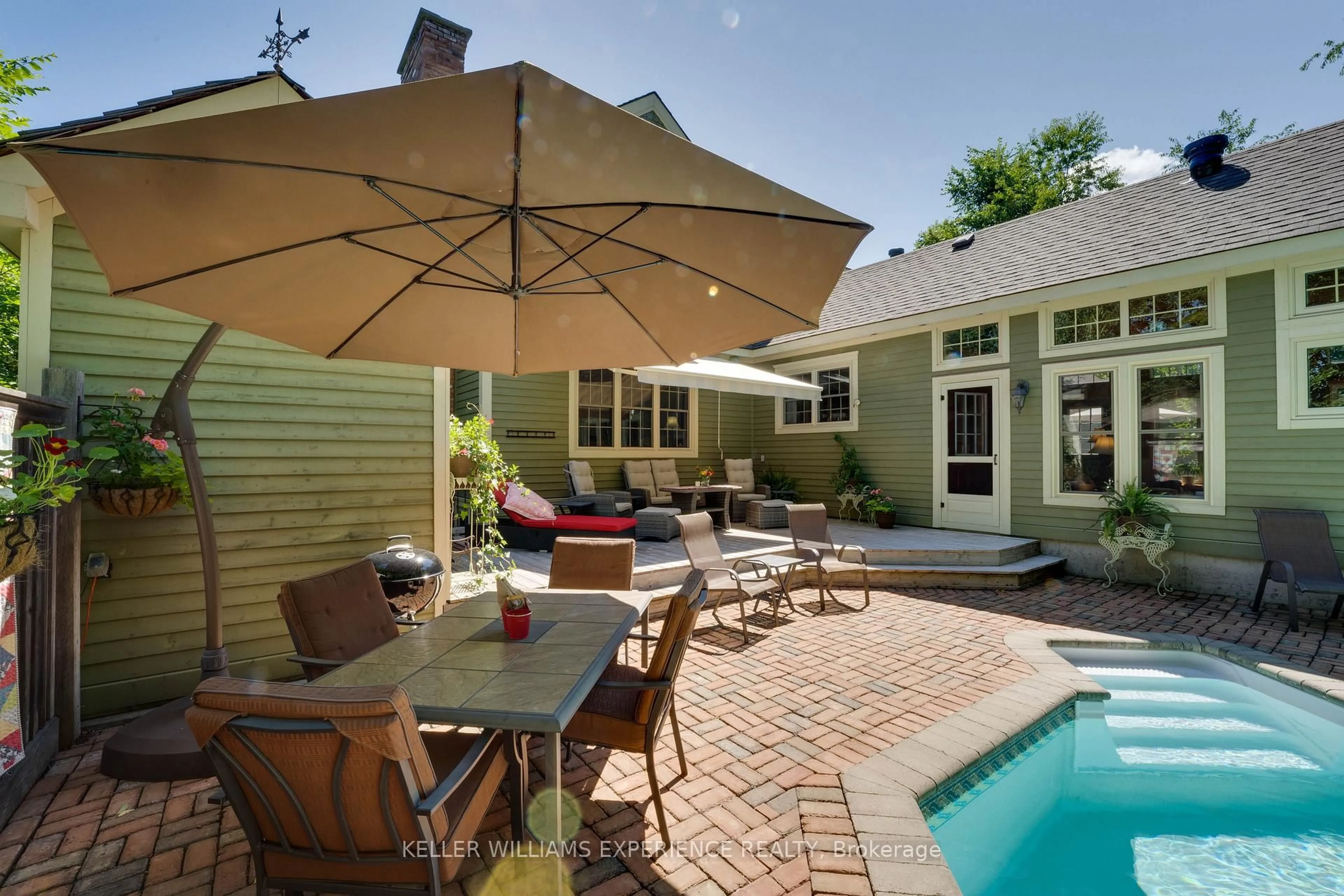 Patio, street for 26 Paddy Dunn's Circ, Springwater Ontario L9X 0T1