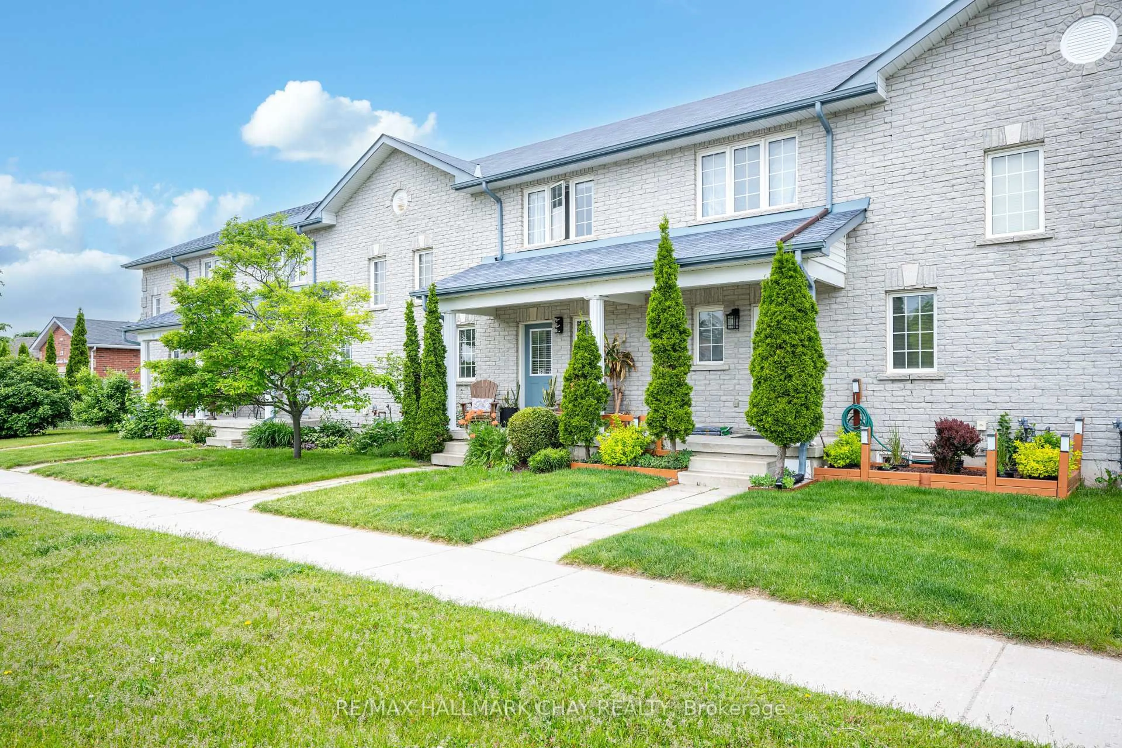 Home with brick exterior material, street for 16 Marsellus Dr #D, Barrie Ontario L4N 0Y4
