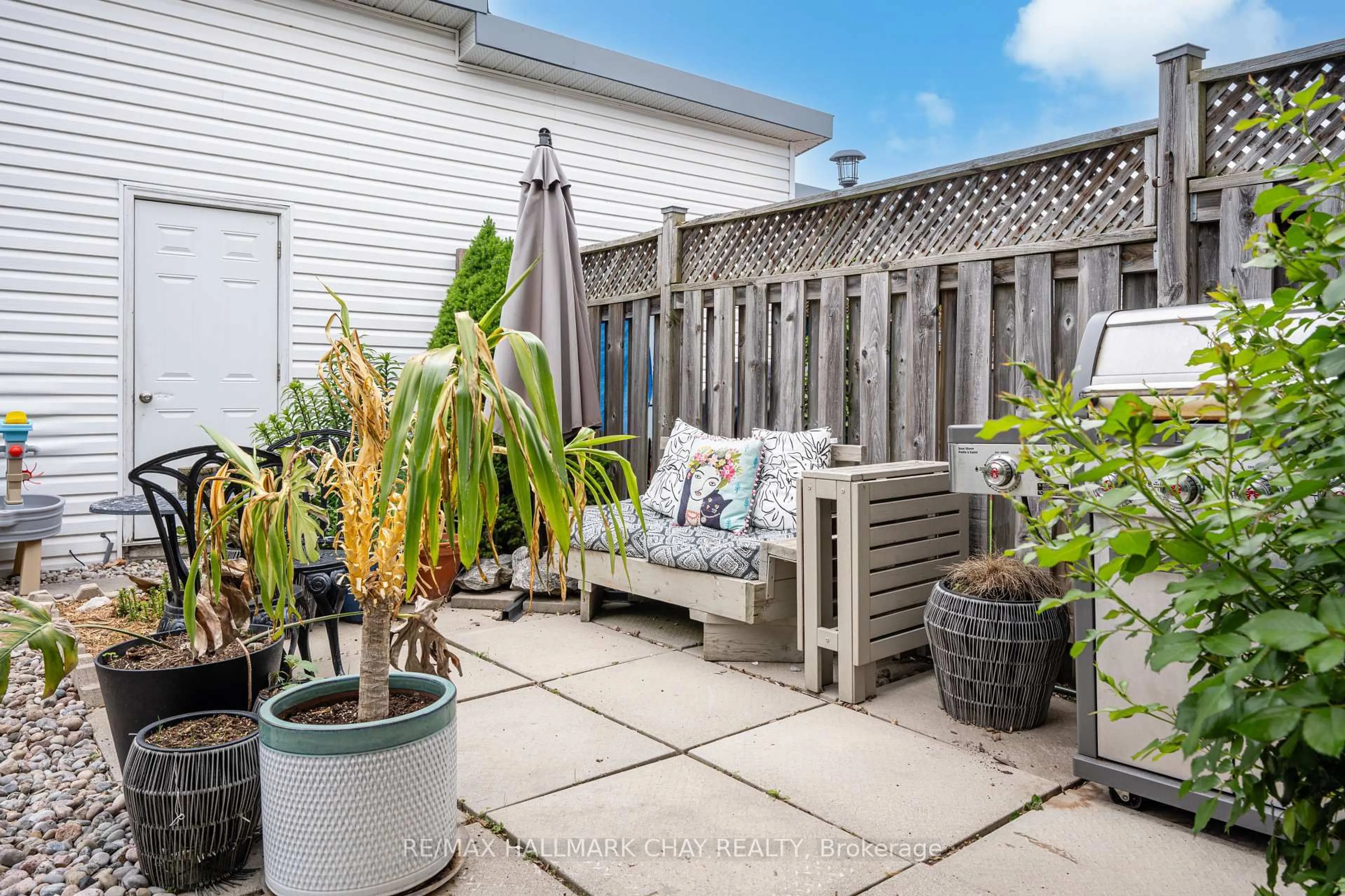 Patio, water/lake/river/ocean view for 16 Marsellus Dr #D, Barrie Ontario L4N 0Y4