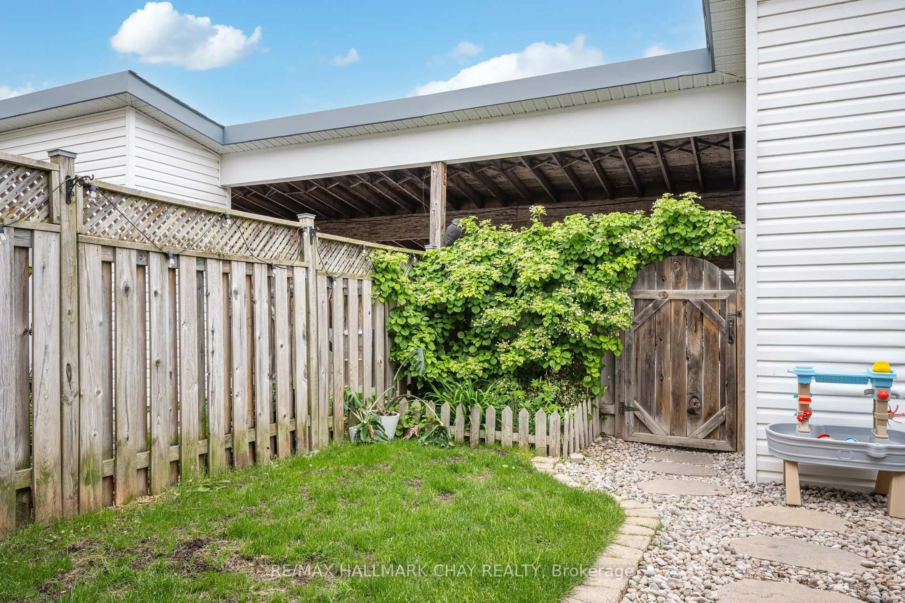 Patio, street for 16 Marsellus Dr #D, Barrie Ontario L4N 0Y4