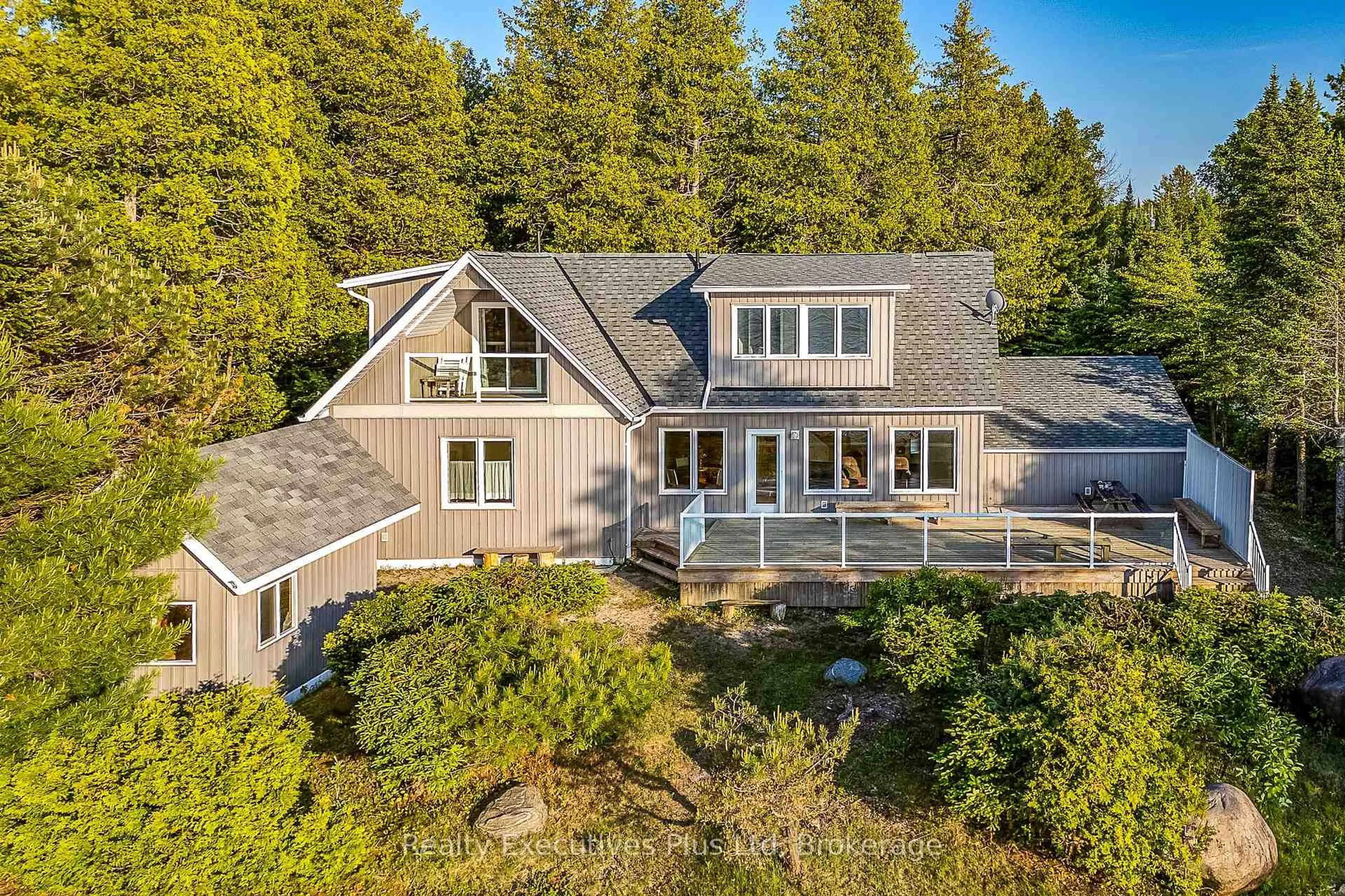 A pic from outside/outdoor area/front of a property/back of a property/a pic from drone, water/lake/river/ocean view for 29 Iroquois Cres, Tiny Ontario L9M 0C6