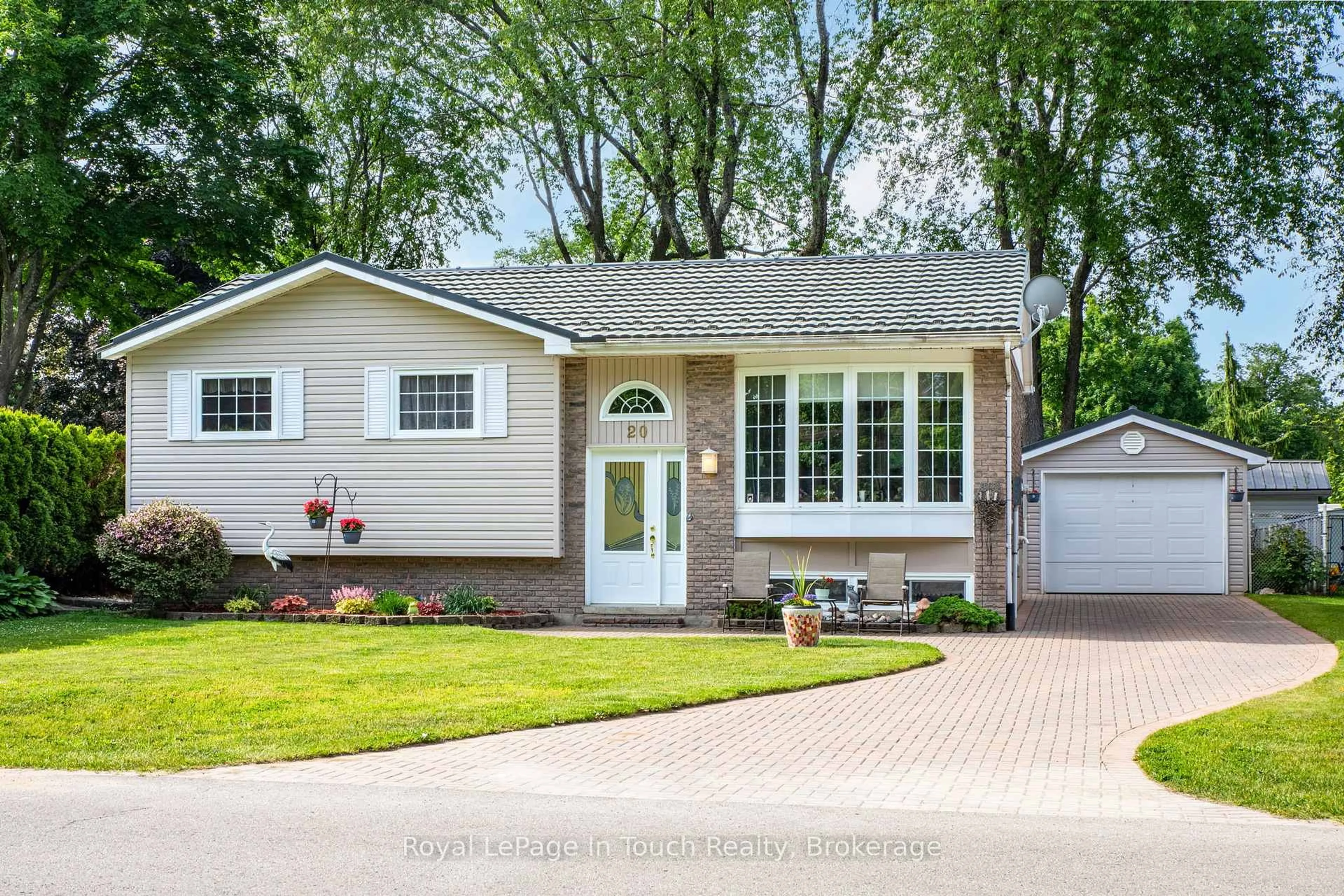 Home with vinyl exterior material, street for 20 Payette Dr, Penetanguishene Ontario L9M 1H4