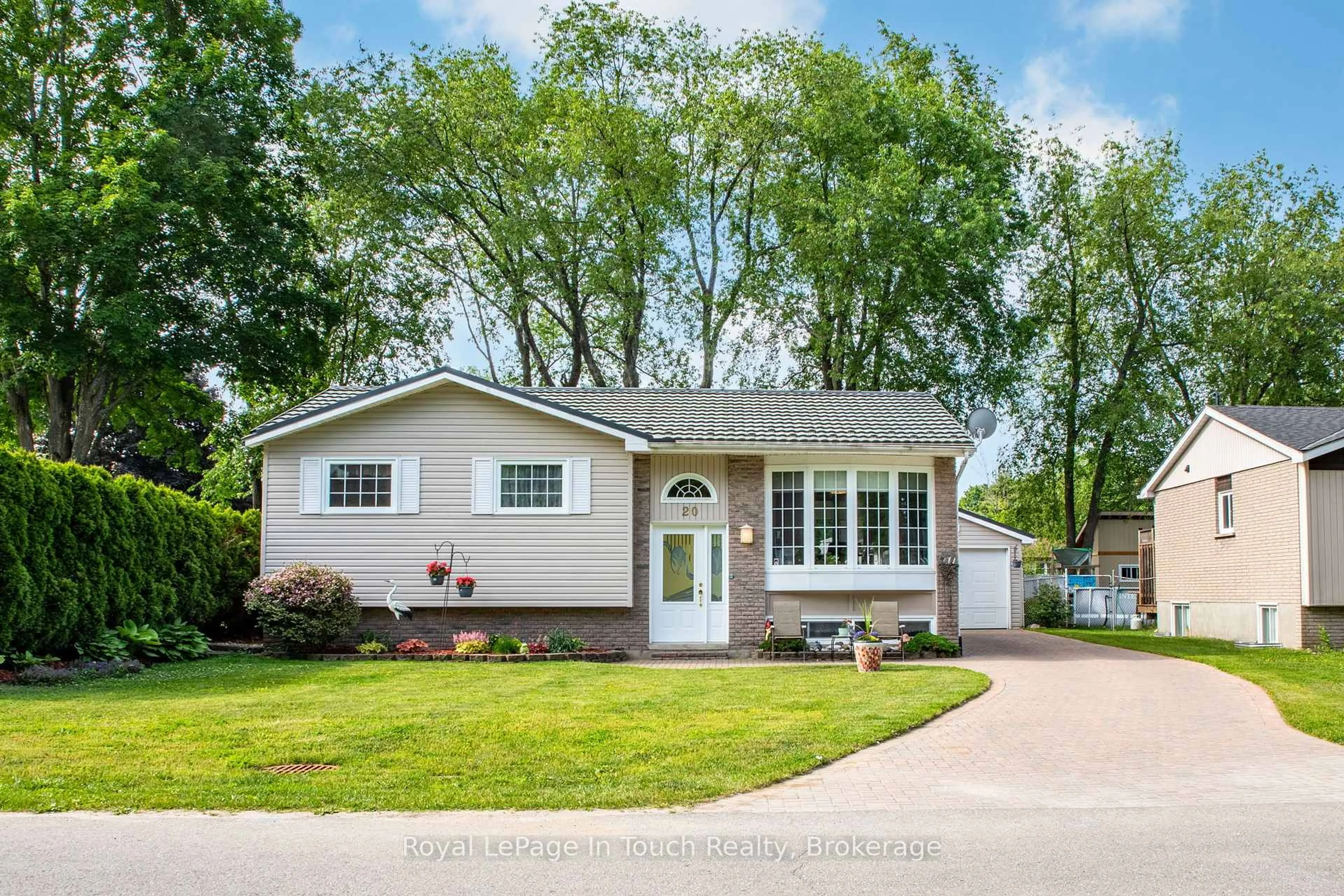 Home with vinyl exterior material, street for 20 Payette Dr, Penetanguishene Ontario L9M 1H4