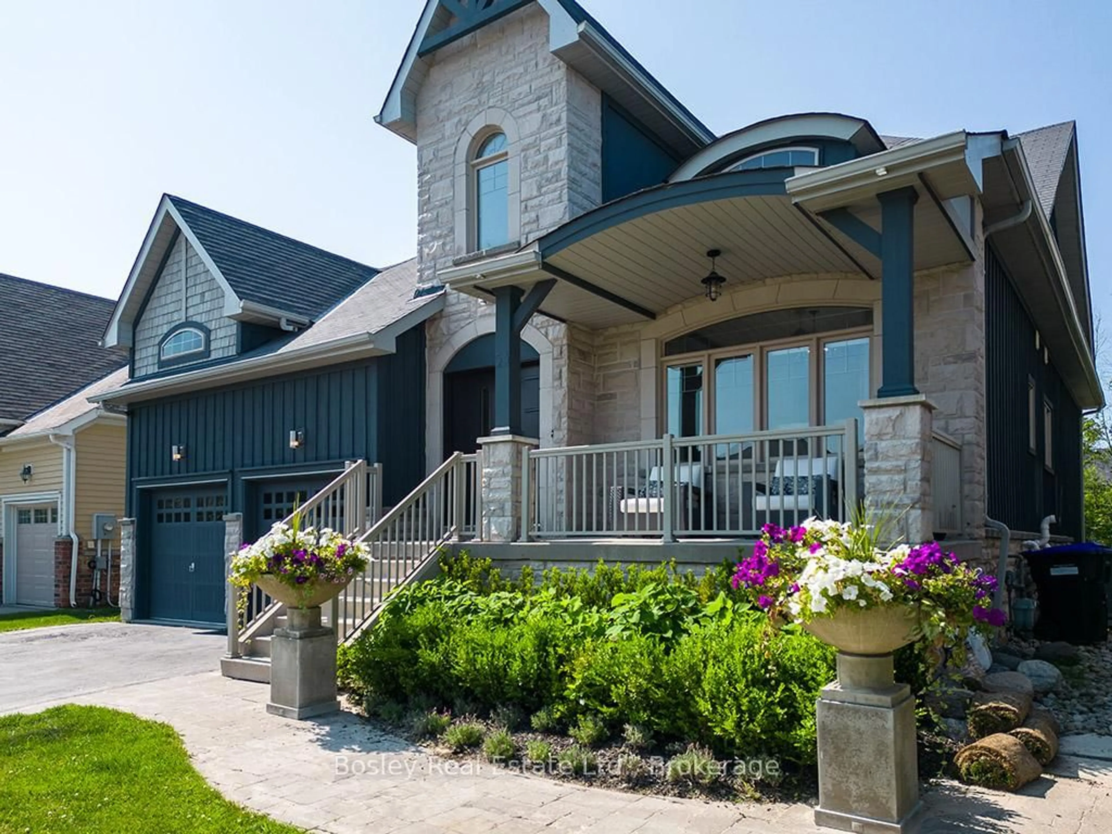 Home with brick exterior material, street for 53 Hughes St, Collingwood Ontario L9Y 0W7