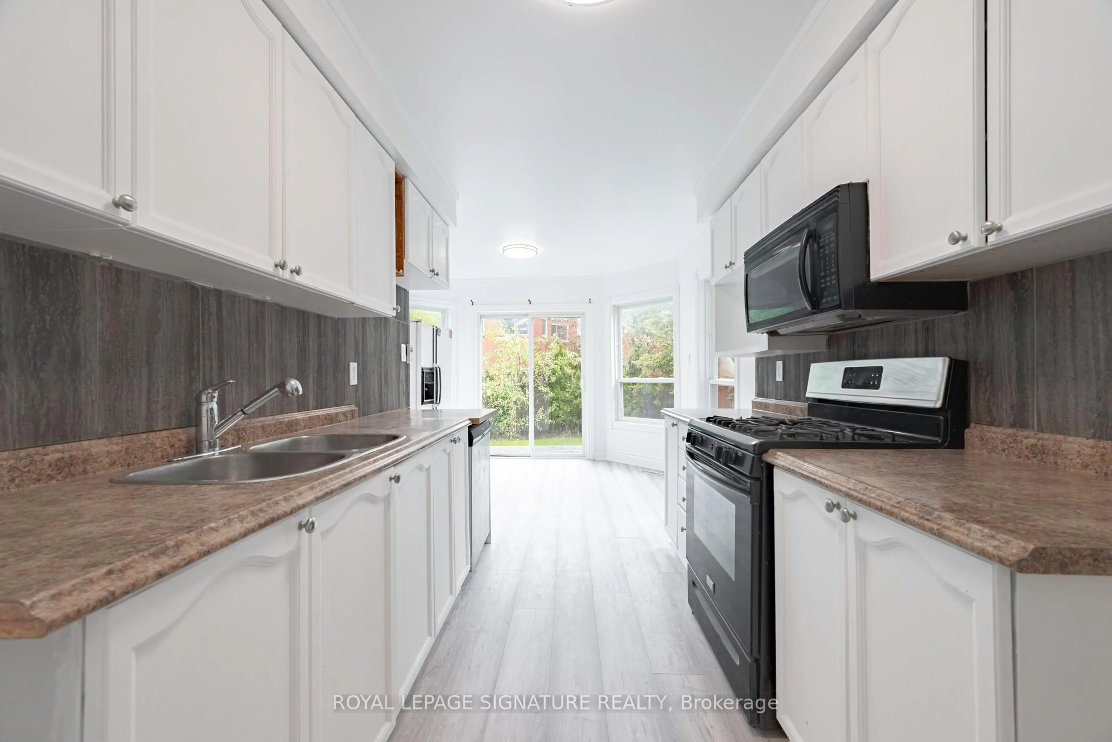 Standard kitchen, unknown for 194 Kozlov St, Barrie Ontario L4N 7H6