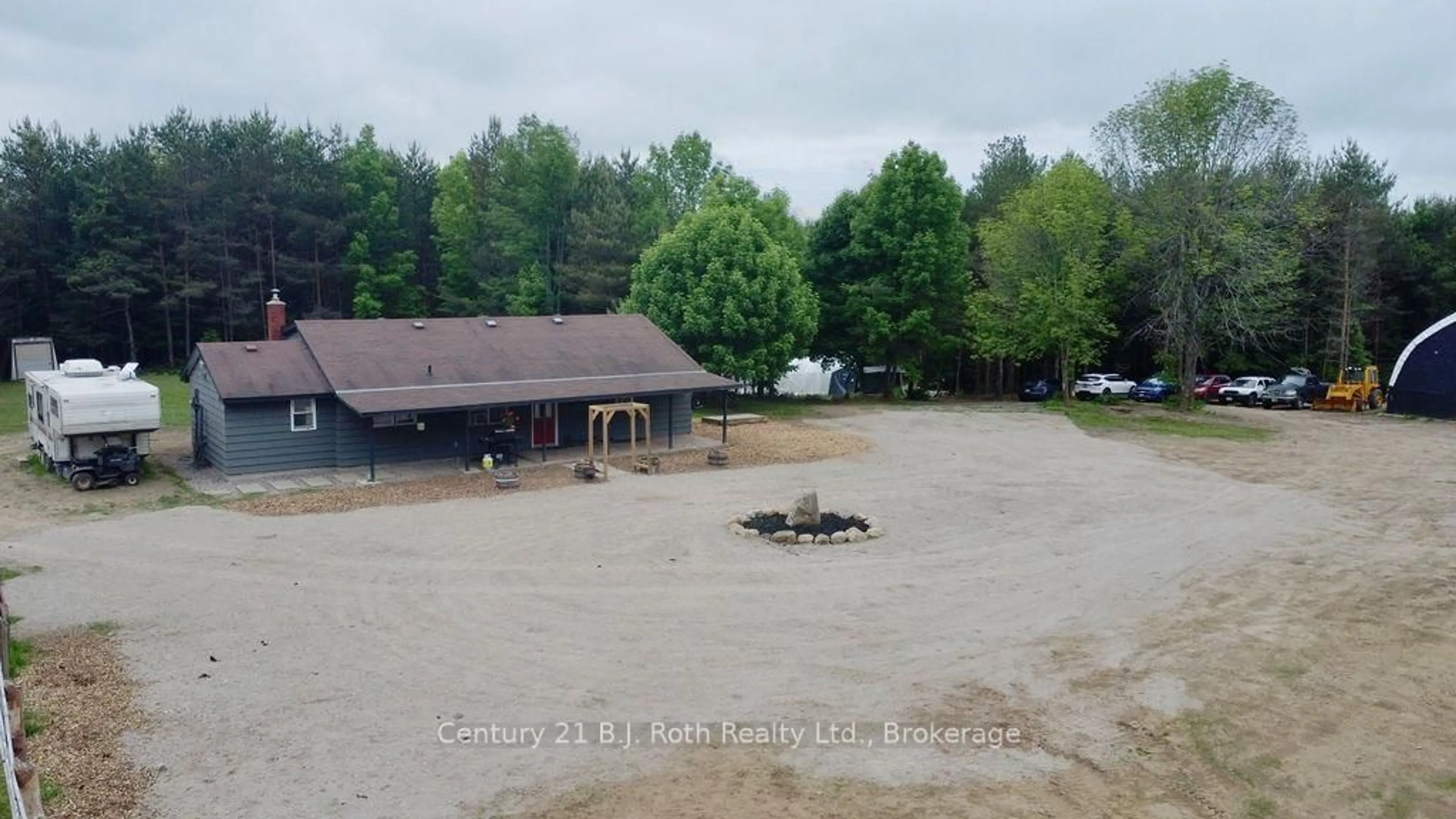 A pic from outside/outdoor area/front of a property/back of a property/a pic from drone, building for 2286 Flos Ten Rd, Springwater Ontario L0L 1P0