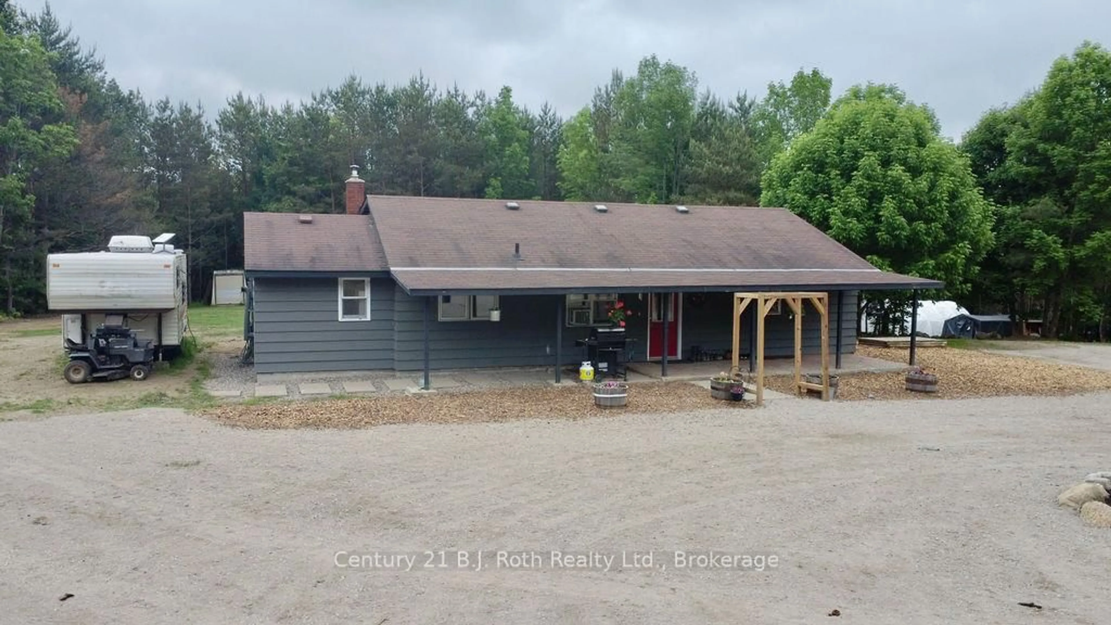A pic from outside/outdoor area/front of a property/back of a property/a pic from drone, building for 2286 Flos Ten Rd, Springwater Ontario L0L 1P0