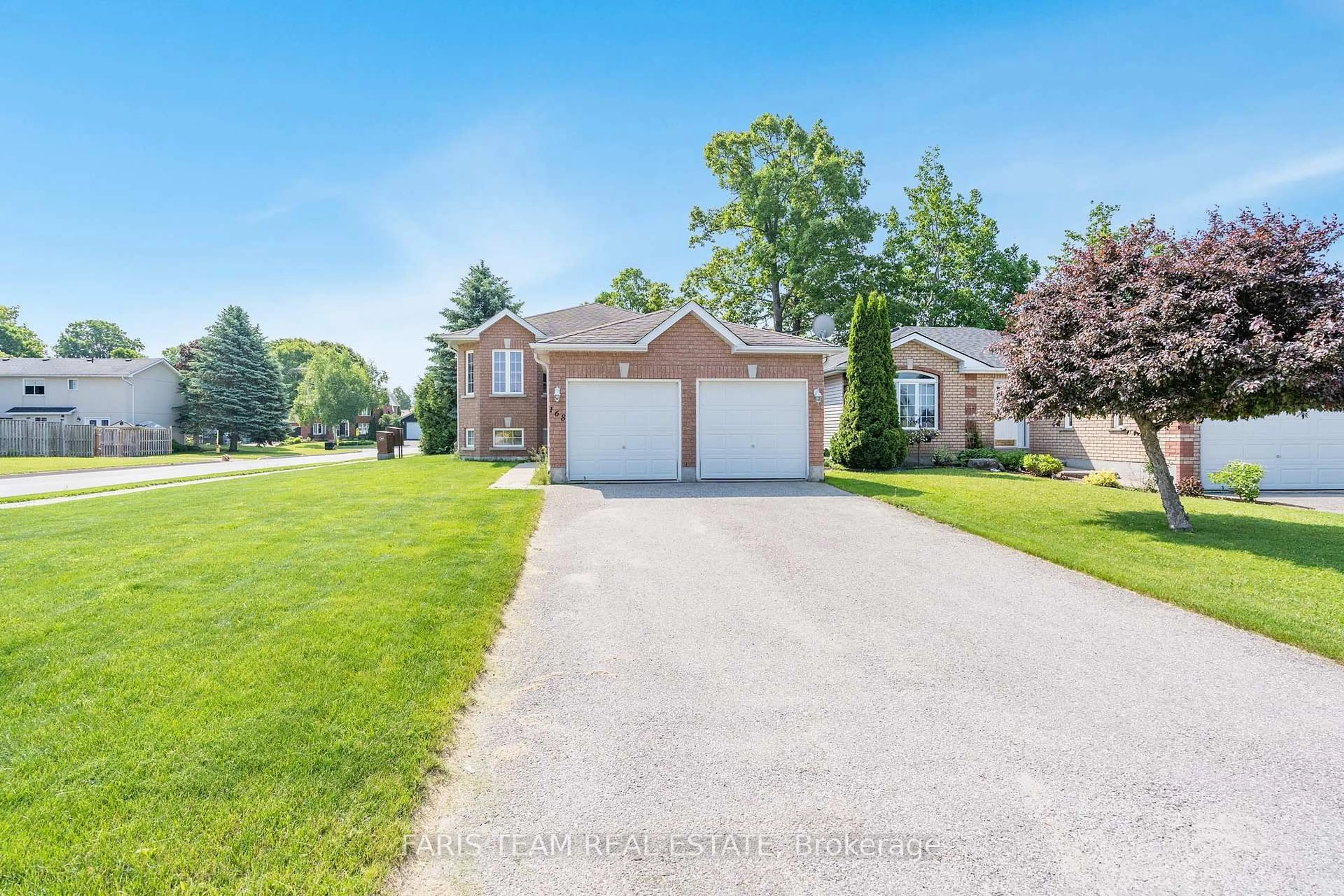 A pic from outside/outdoor area/front of a property/back of a property/a pic from drone, street for 168 Griffin St, Midland Ontario L4R 5A7