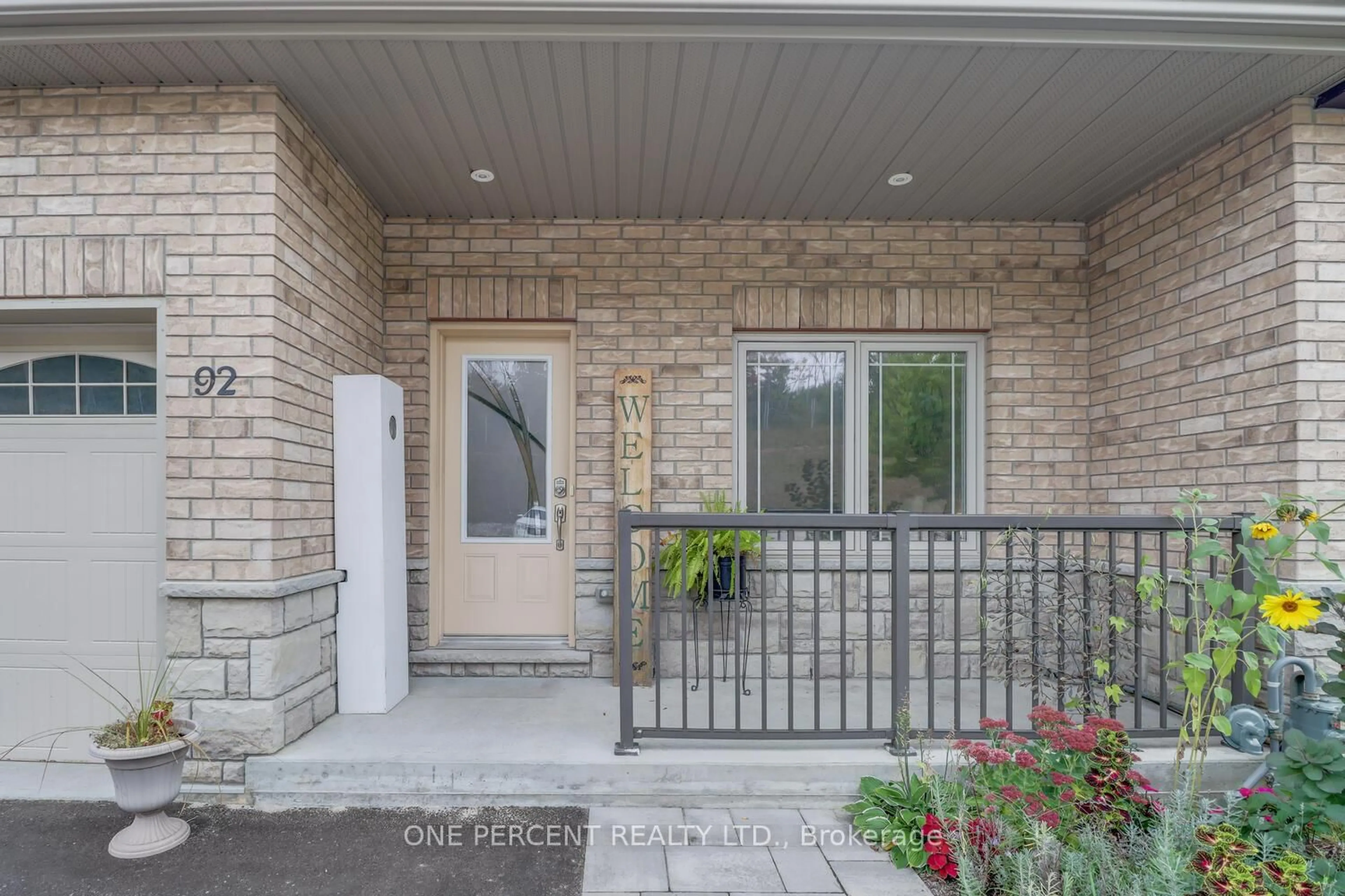 Indoor entryway for 92 Lily Dr, Orillia Ontario L3V 7A8
