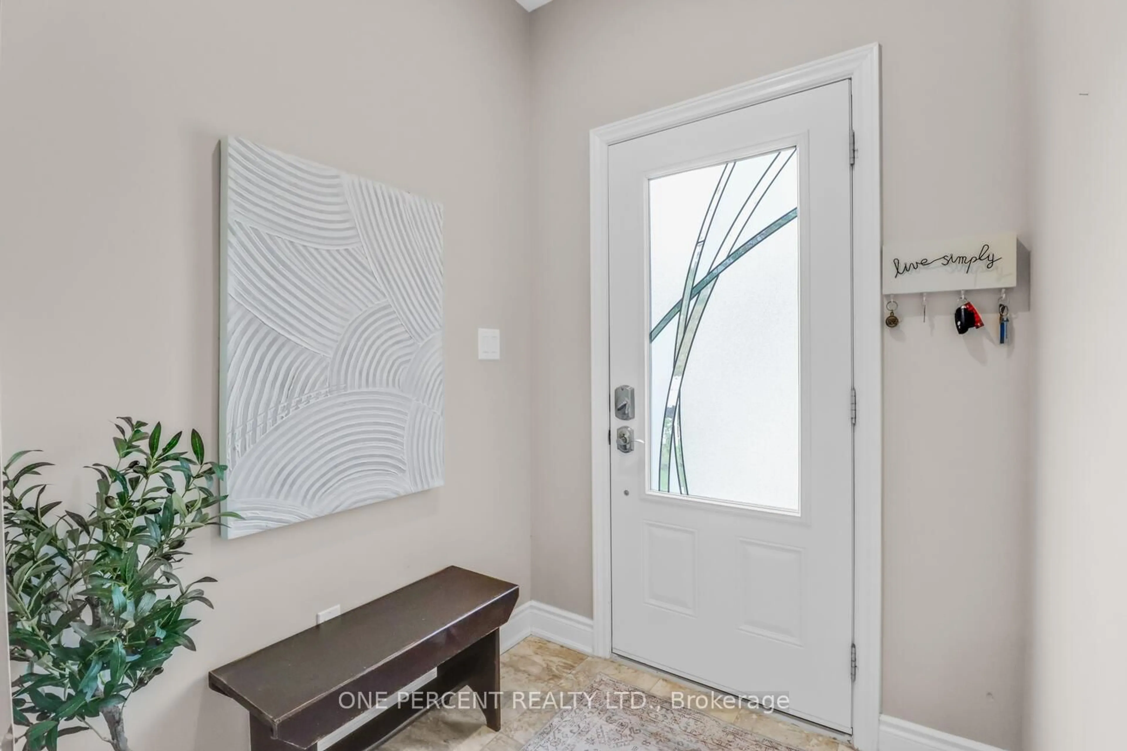 Indoor entryway for 92 Lily Dr, Orillia Ontario L3V 7A8