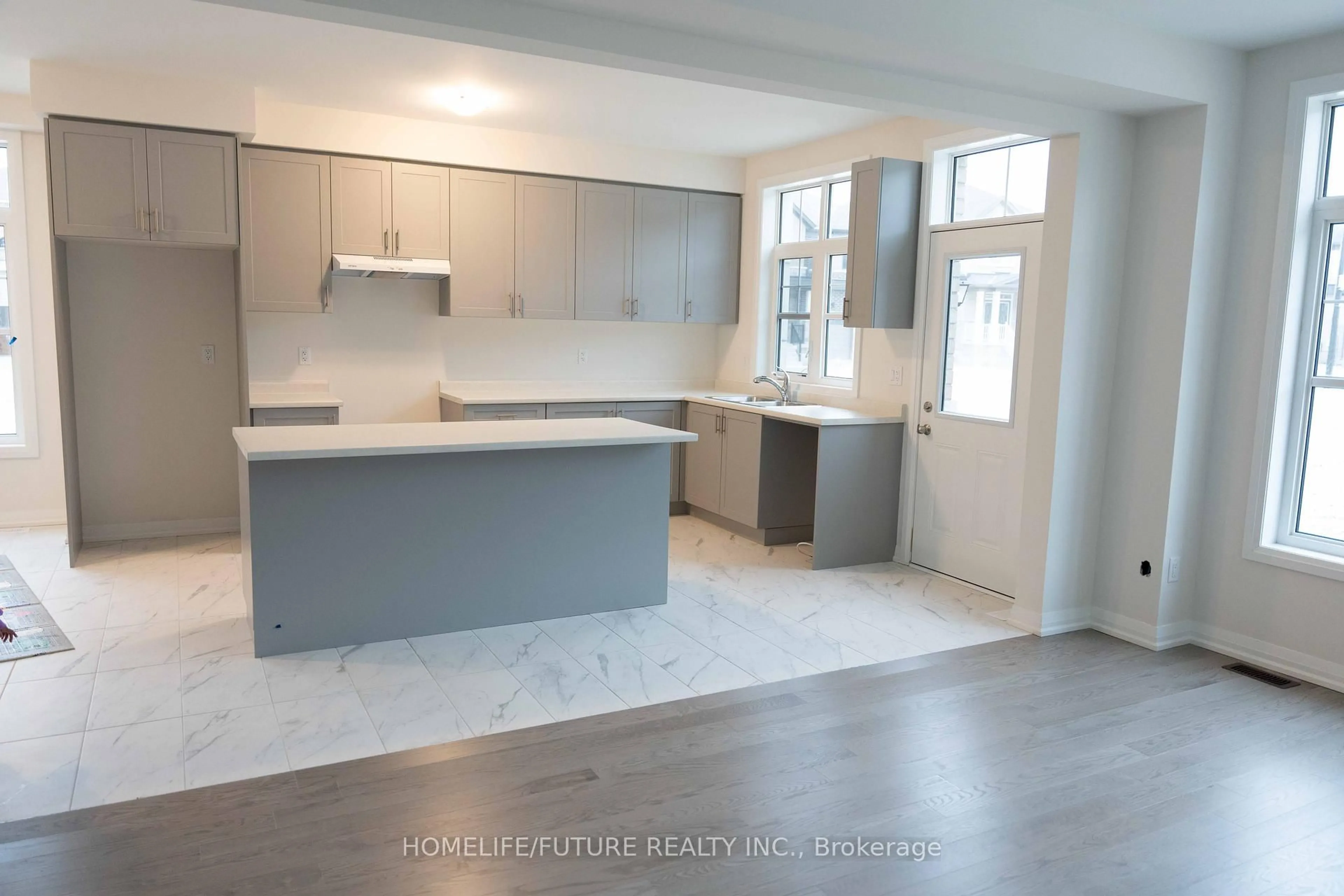 Open concept kitchen, unknown for 77 Federica Cres, Wasaga Beach Ontario L9Z 0N5