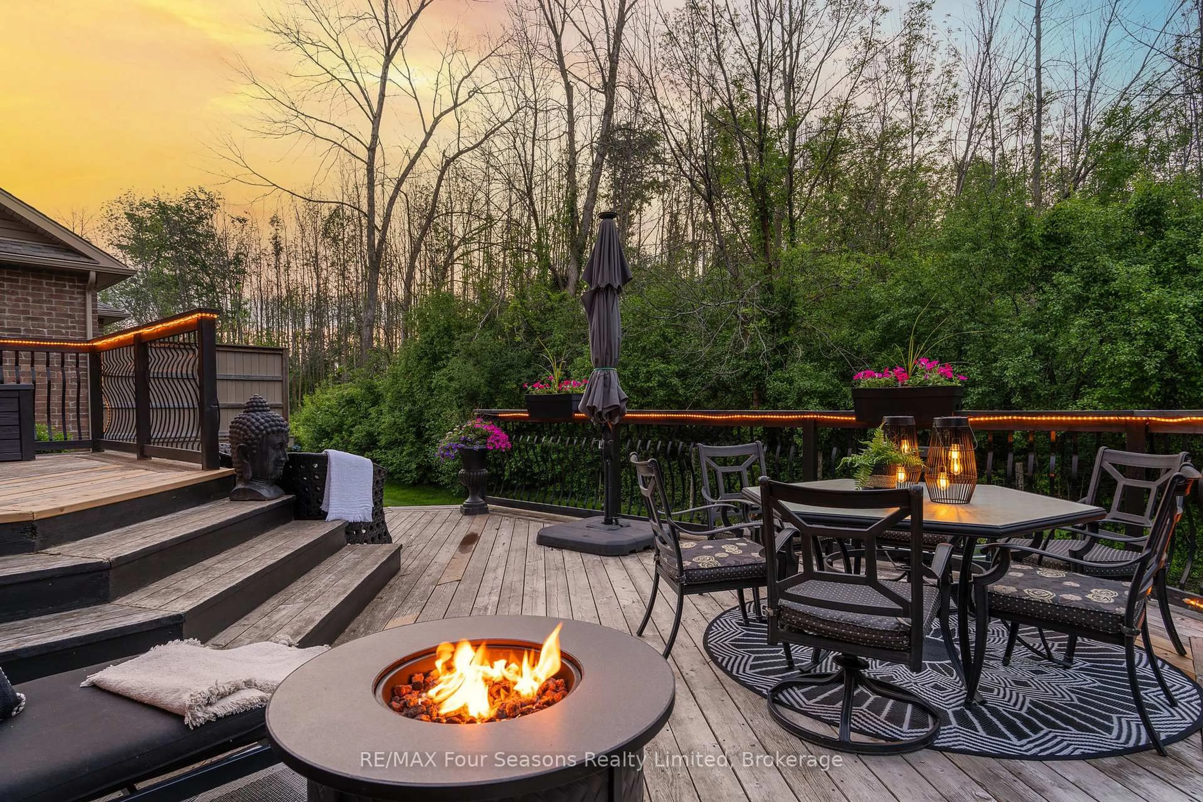 Patio, unknown for 37 Chamberlain Cres, Collingwood Ontario L9Y 0C9
