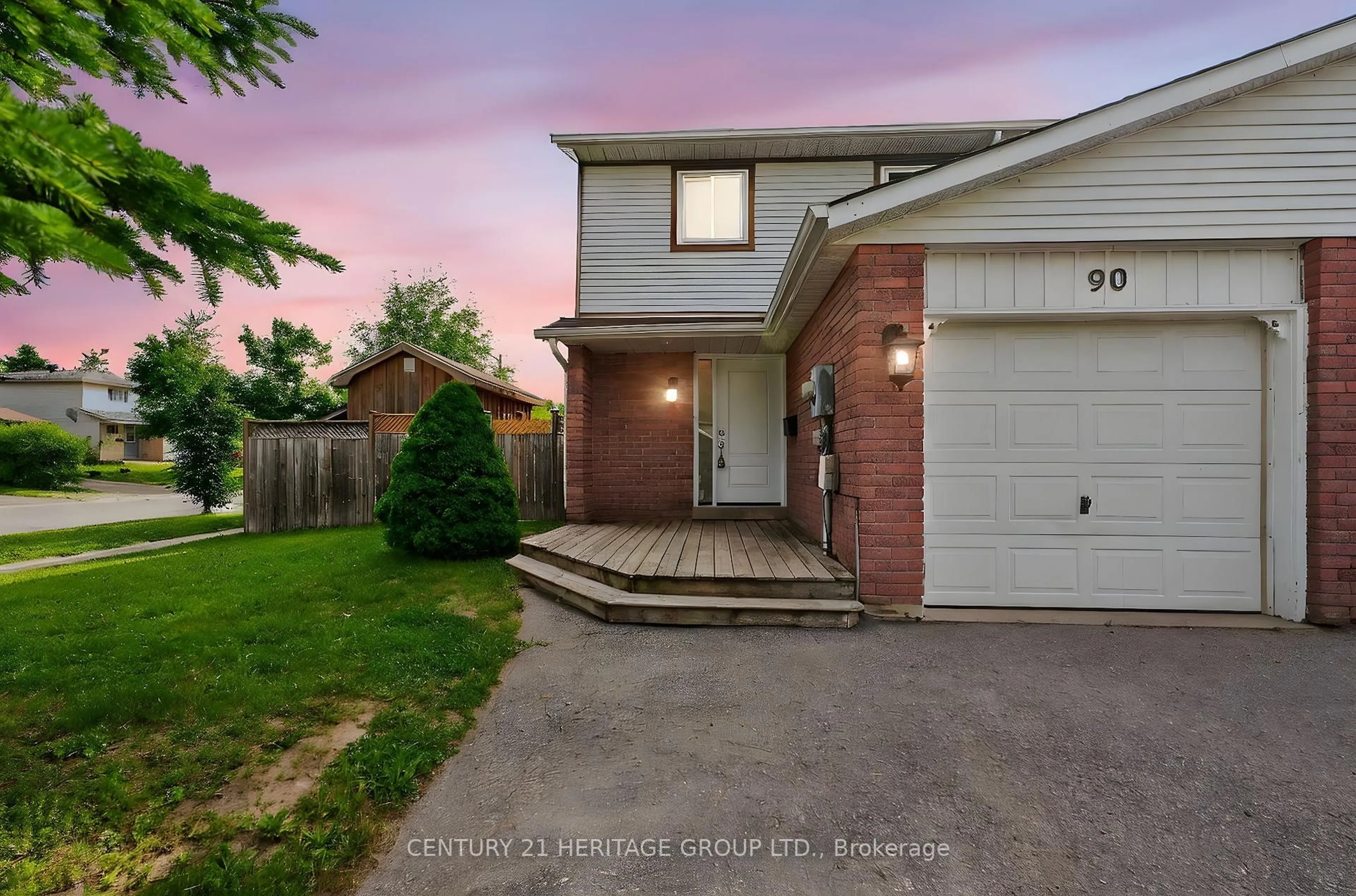 A pic from outside/outdoor area/front of a property/back of a property/a pic from drone, street for 90 Burns Circ, Barrie Ontario L4N 5J8