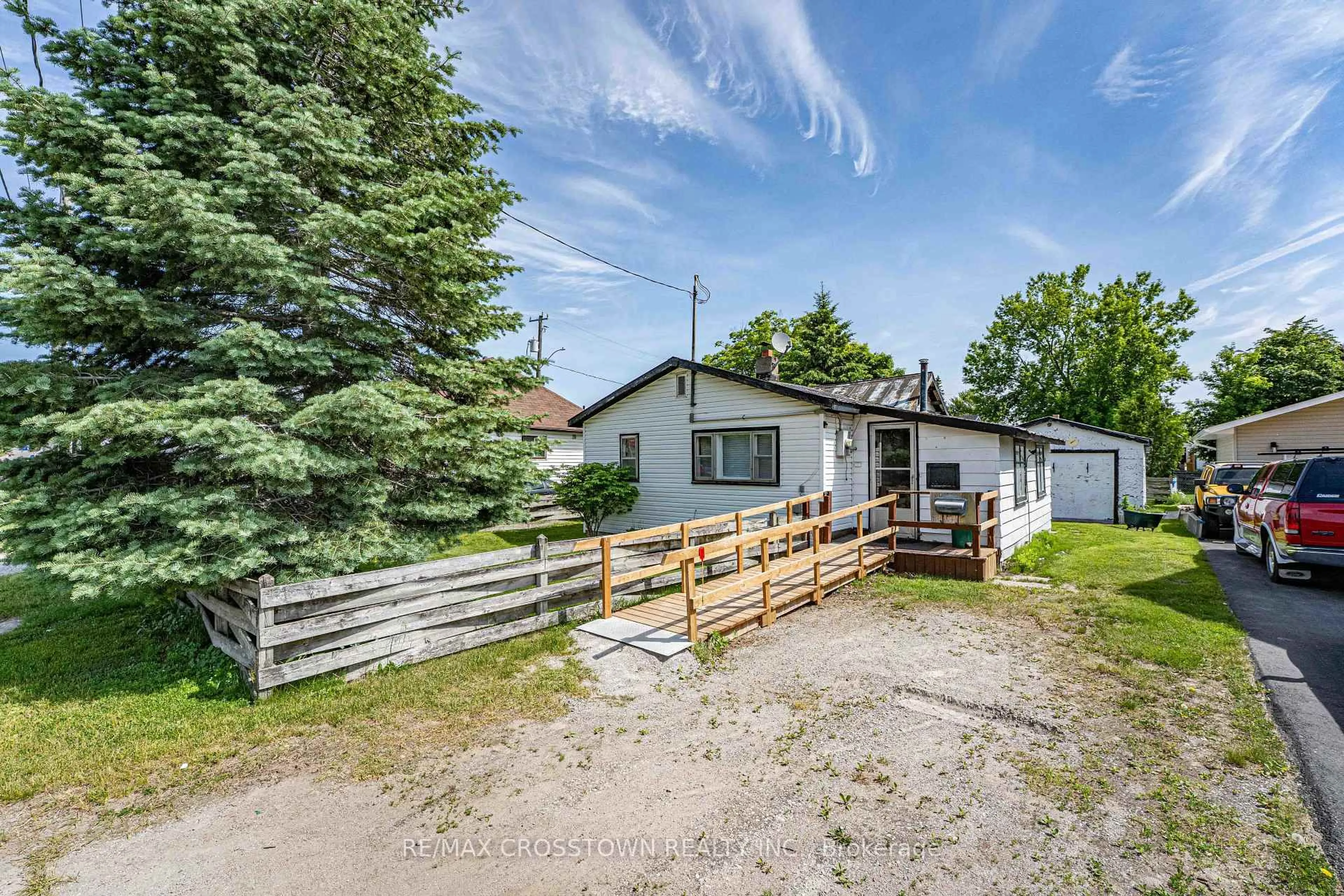 Shed for 132 Dunedin St, Orillia Ontario L3V 5T7
