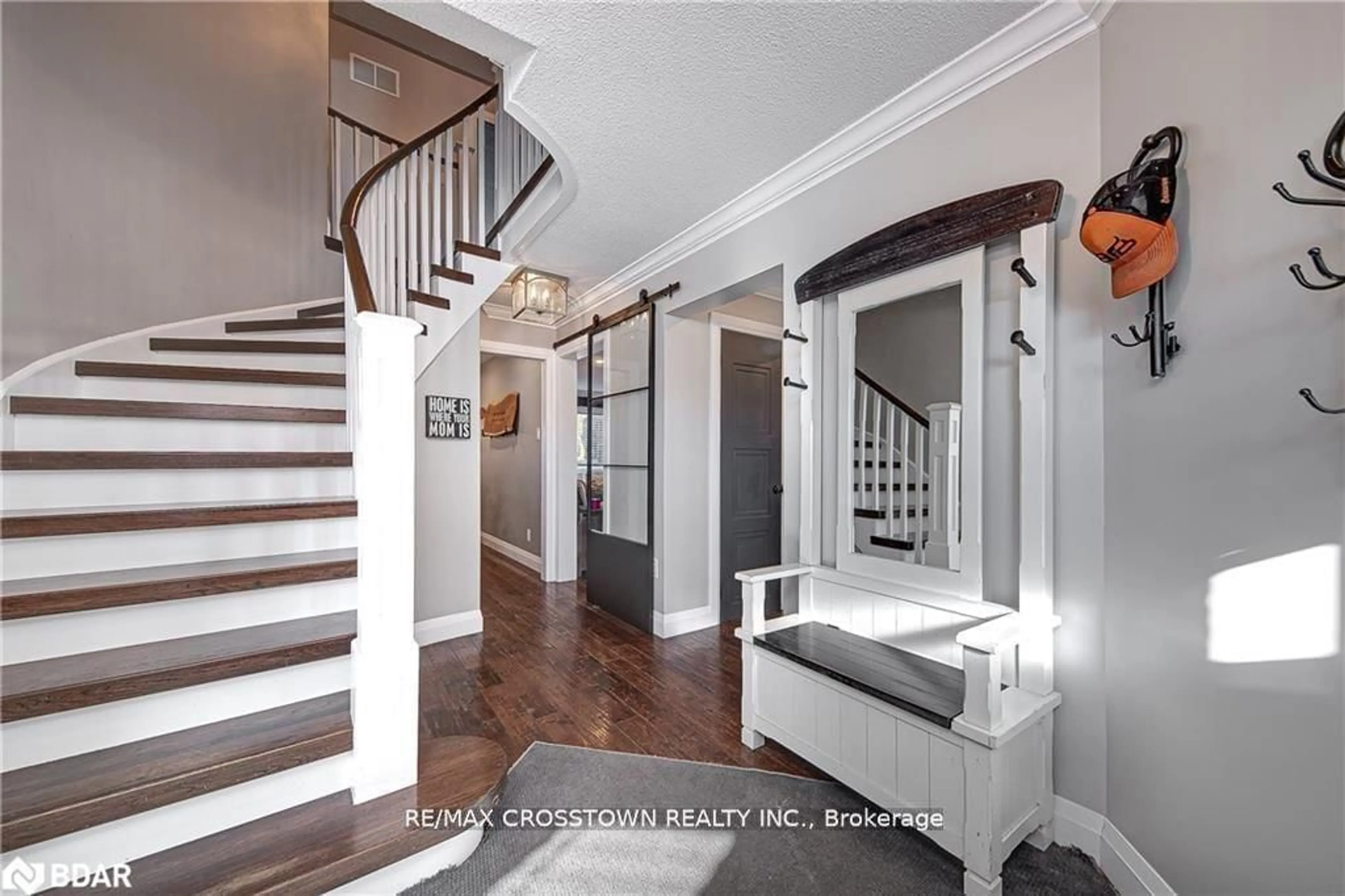 Indoor entryway for 92 Golden Meadow Rd, Barrie Ontario L4N 7G4