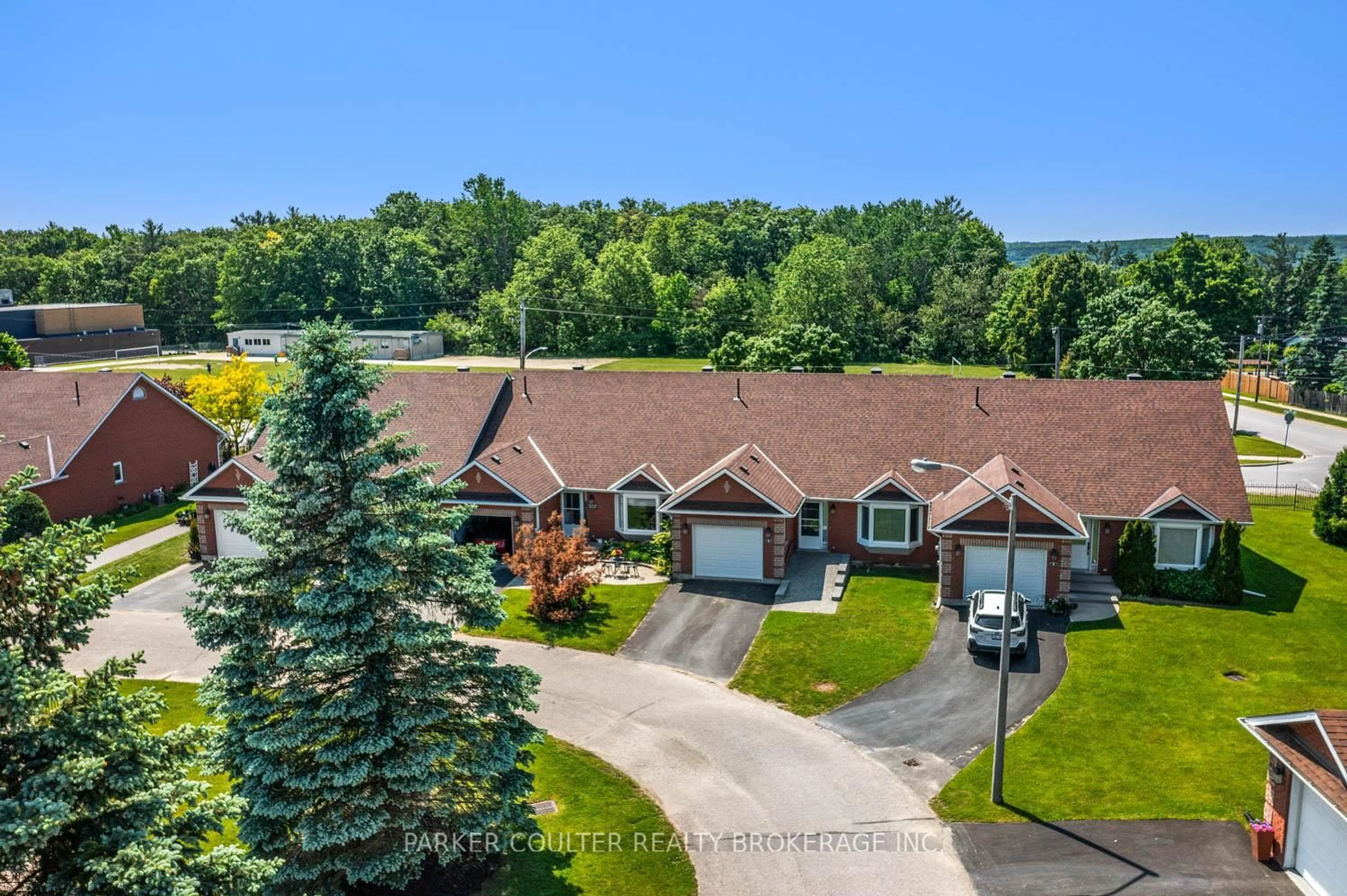 A pic from outside/outdoor area/front of a property/back of a property/a pic from drone, mountain view for 90 Burke St #6, Penetanguishene Ontario L9M 2H2