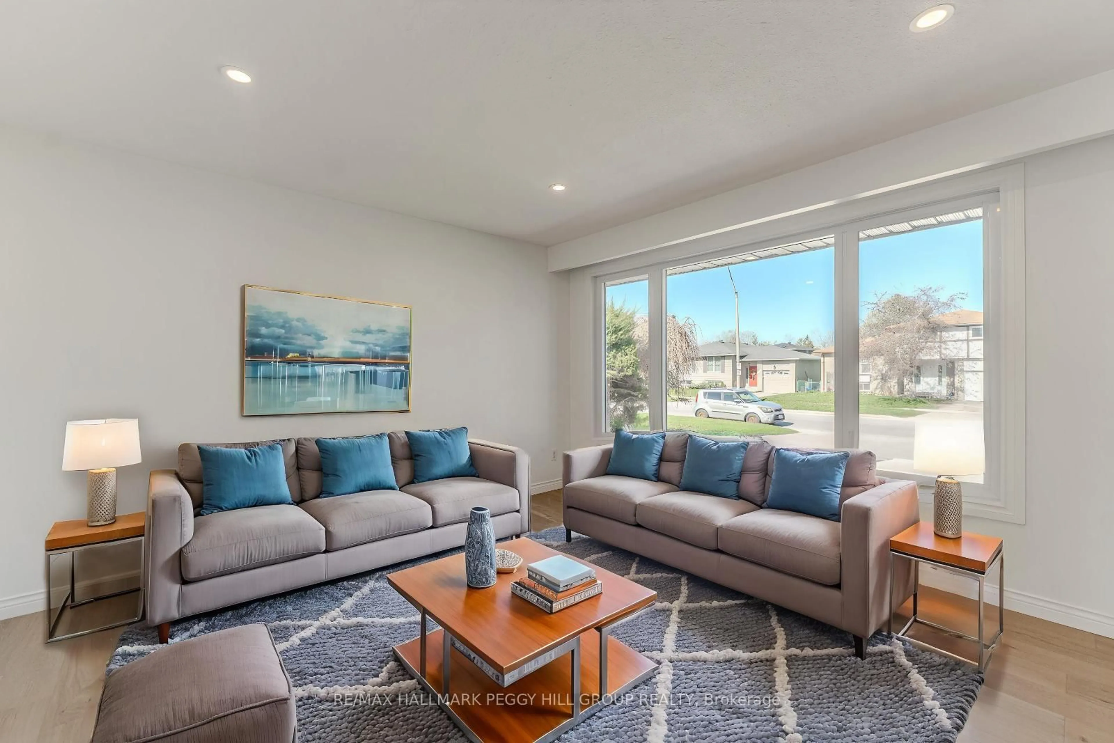 Living room with furniture, unknown for 281 Cook St, Barrie Ontario L4M 4H7